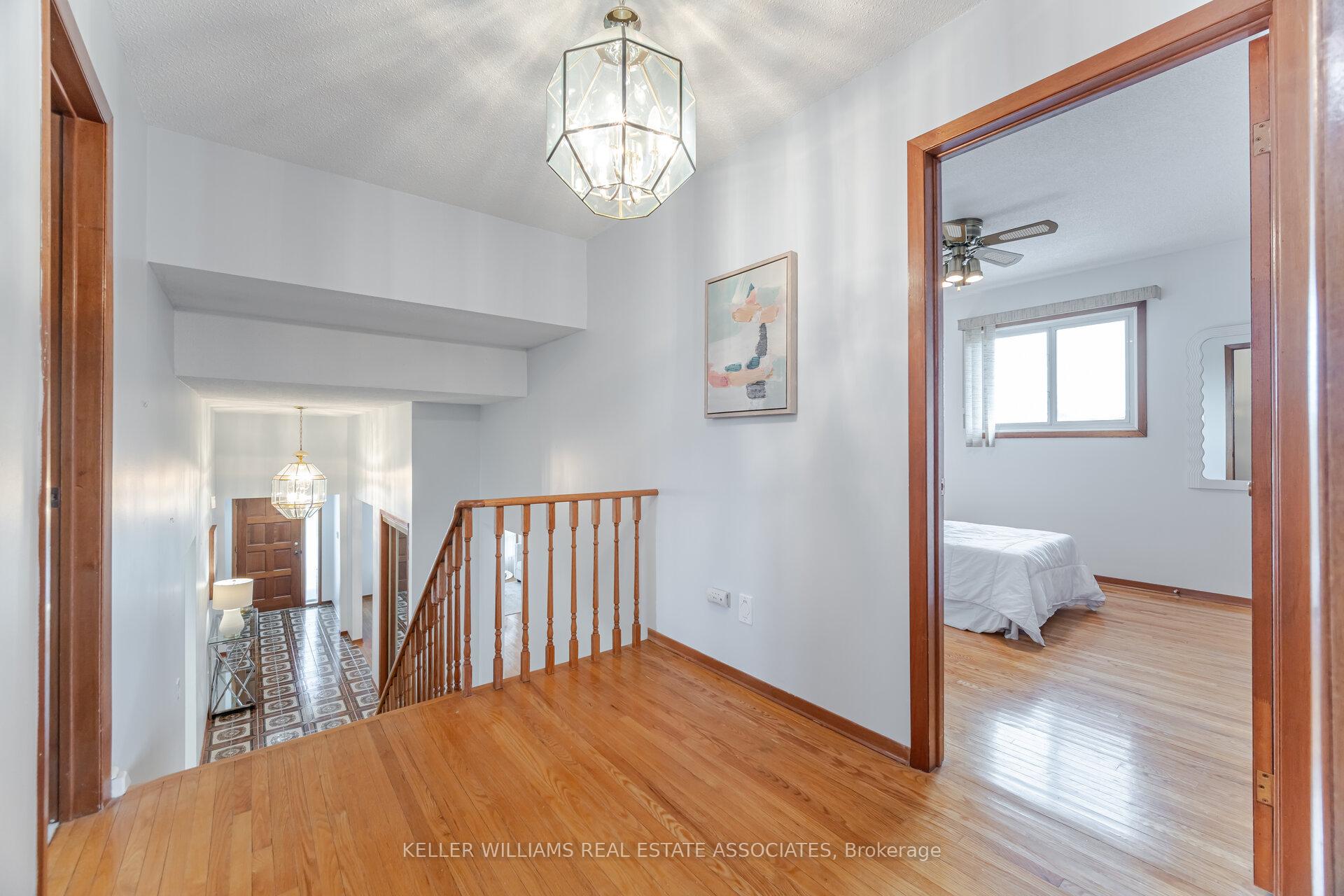 Photo 24 of 21 Malcolm Crescent, Brampton, Central Park — HOMEH