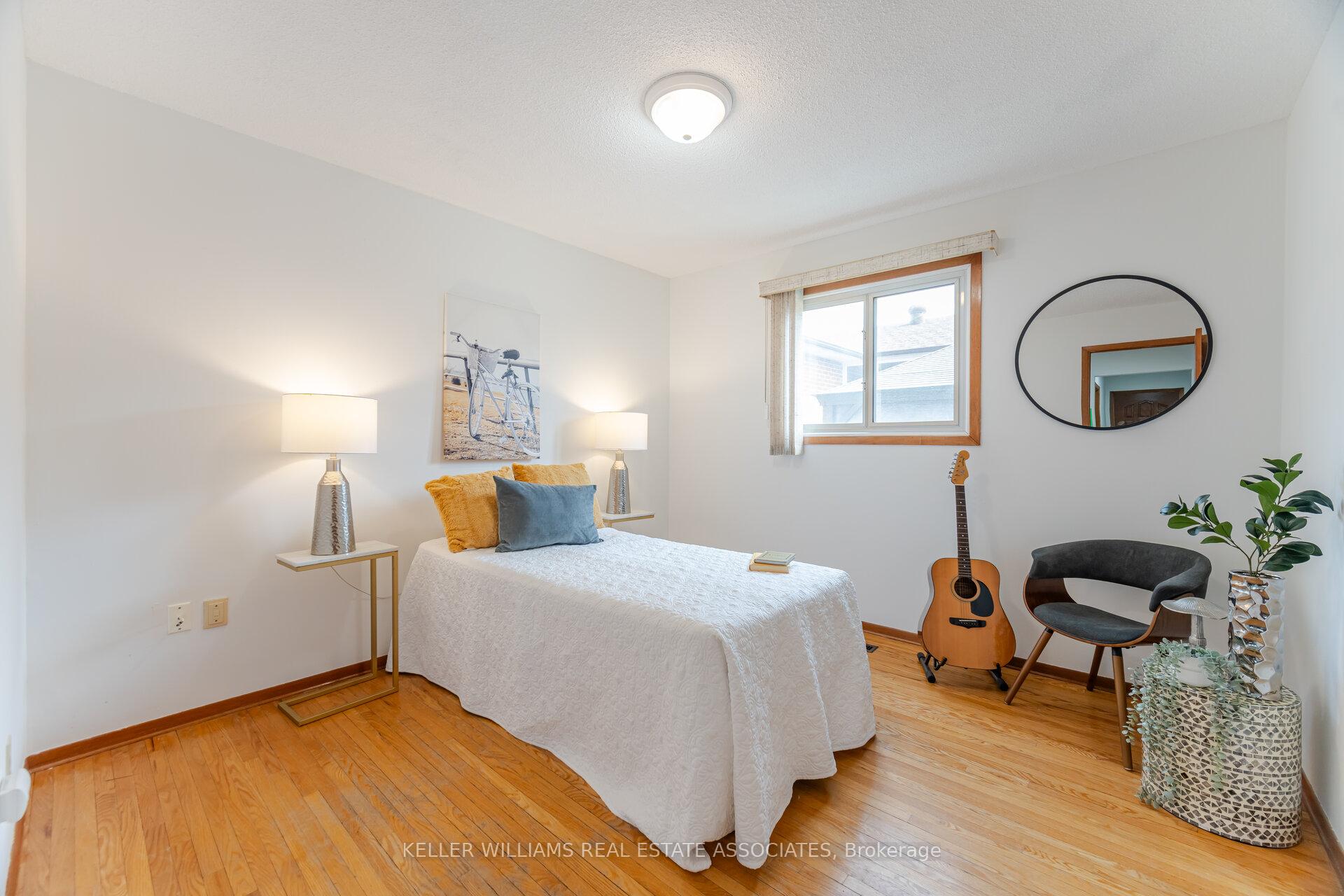 Photo 35 of 21 Malcolm Crescent, Brampton, Central Park — HOMEH