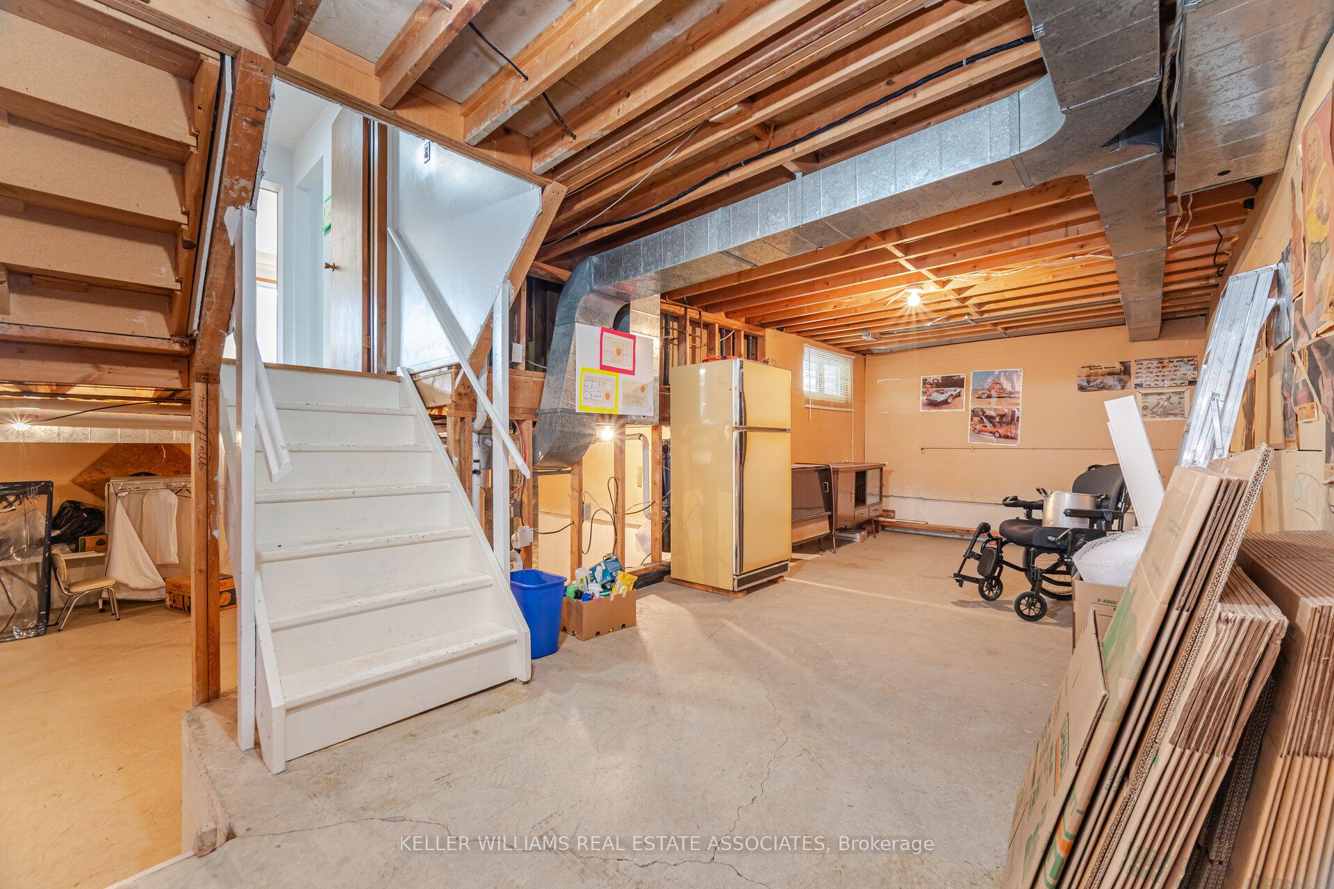 Photo 40 of 21 Malcolm Crescent, Brampton, Central Park — HOMEH