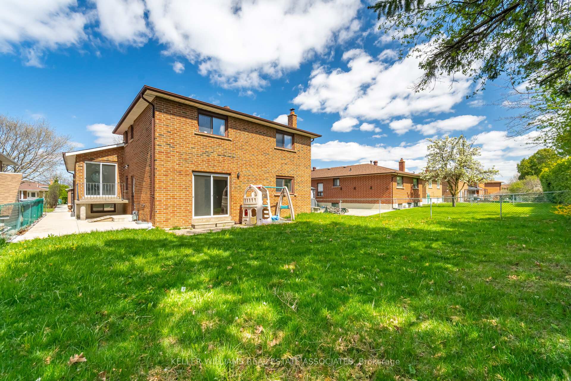 Photo 48 of 21 Malcolm Crescent, Brampton, Central Park — HOMEH
