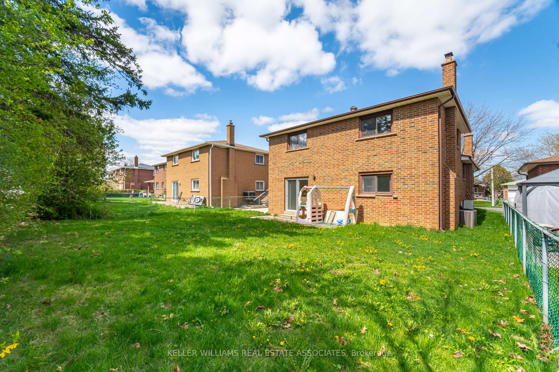 Photo 49 of 21 Malcolm Crescent, Brampton, Central Park — HOMEH