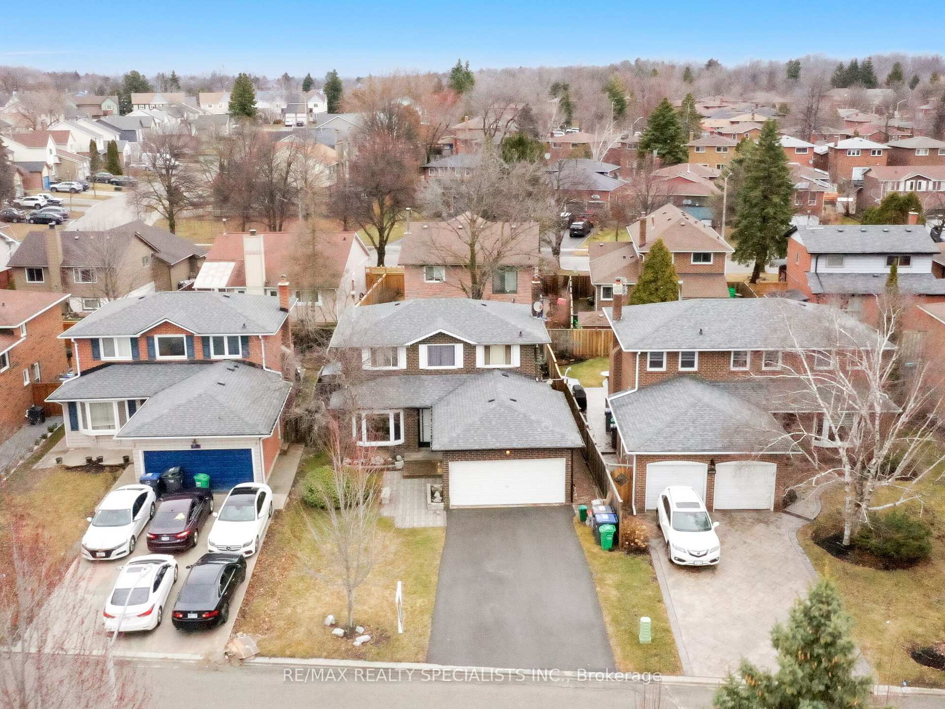 Photo 4 of 19 Blenheim Drive, Brampton, Heart Lake East — HOMEH