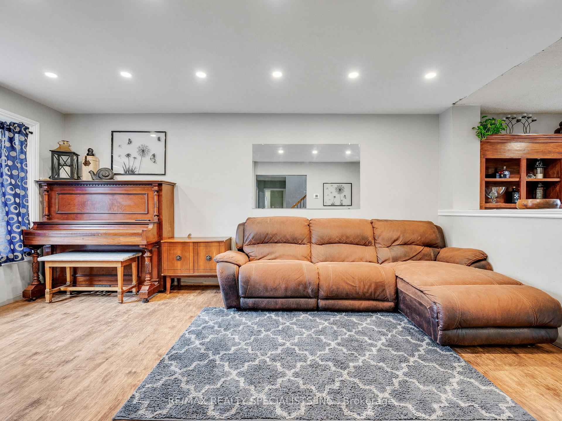Photo 6 of 19 Blenheim Drive, Brampton, Heart Lake East — HOMEH
