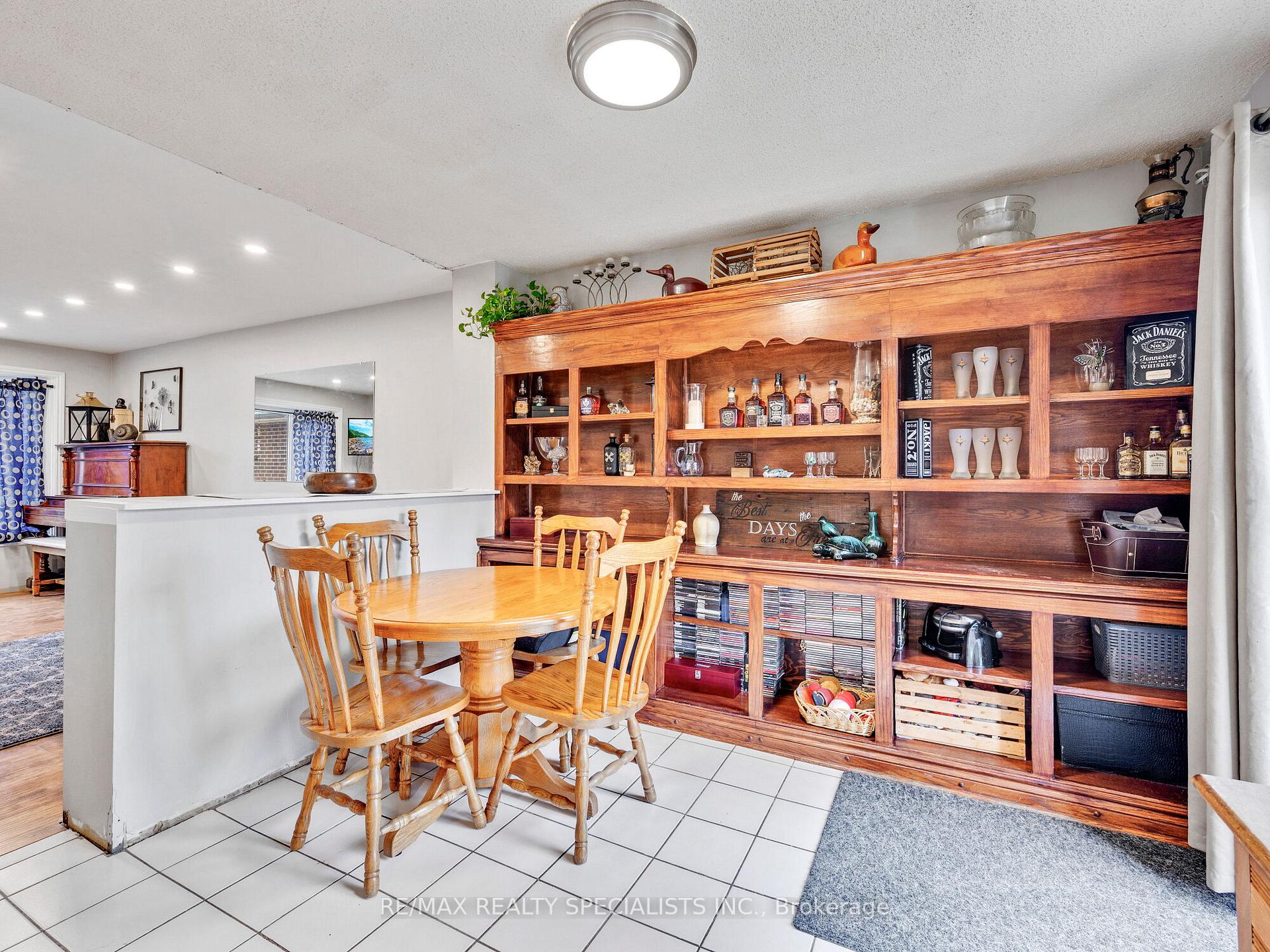 Photo 10 of 19 Blenheim Drive, Brampton, Heart Lake East — HOMEH
