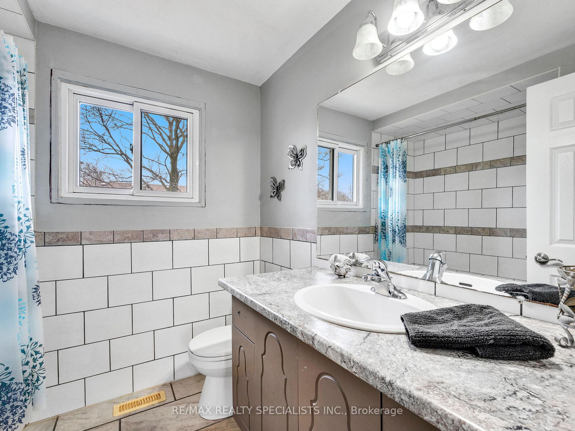 Photo 26 of 19 Blenheim Drive, Brampton, Heart Lake East — HOMEH