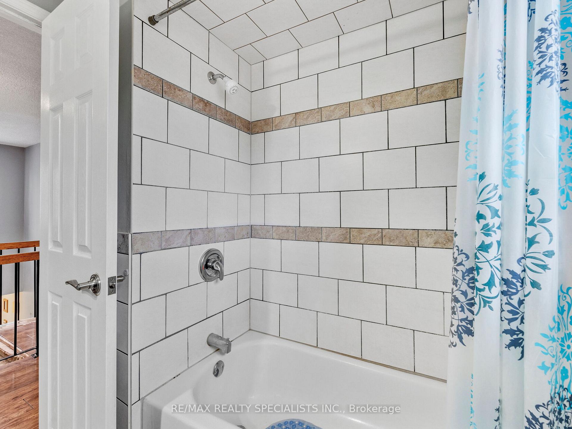 Photo 28 of 19 Blenheim Drive, Brampton, Heart Lake East — HOMEH