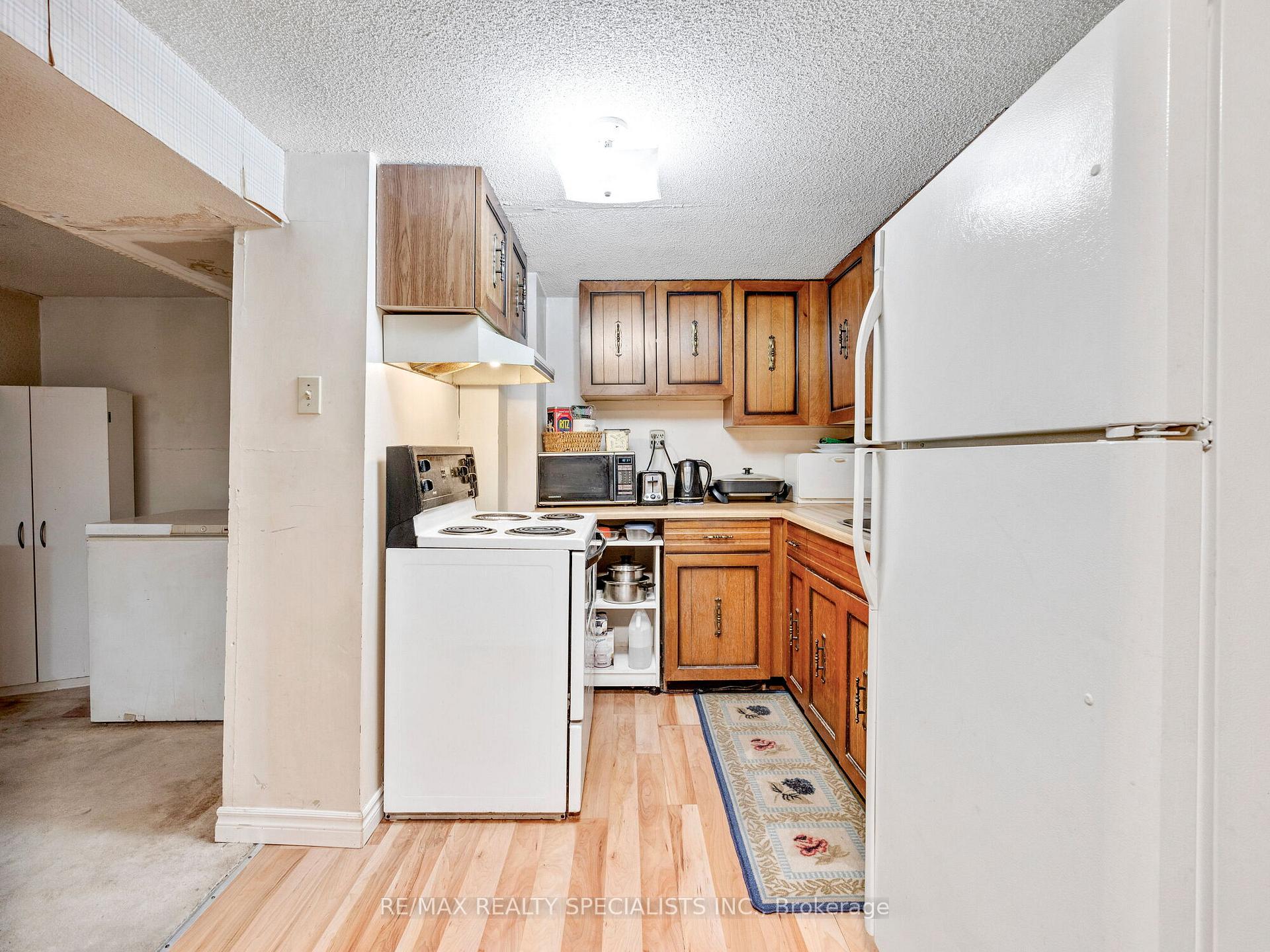 Photo 34 of 19 Blenheim Drive, Brampton, Heart Lake East — HOMEH