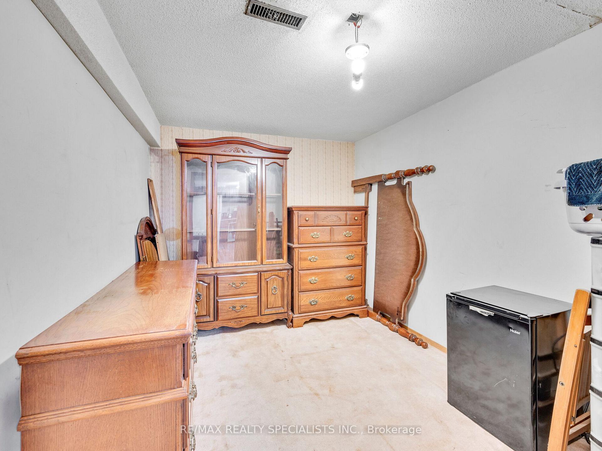 Photo 37 of 19 Blenheim Drive, Brampton, Heart Lake East — HOMEH