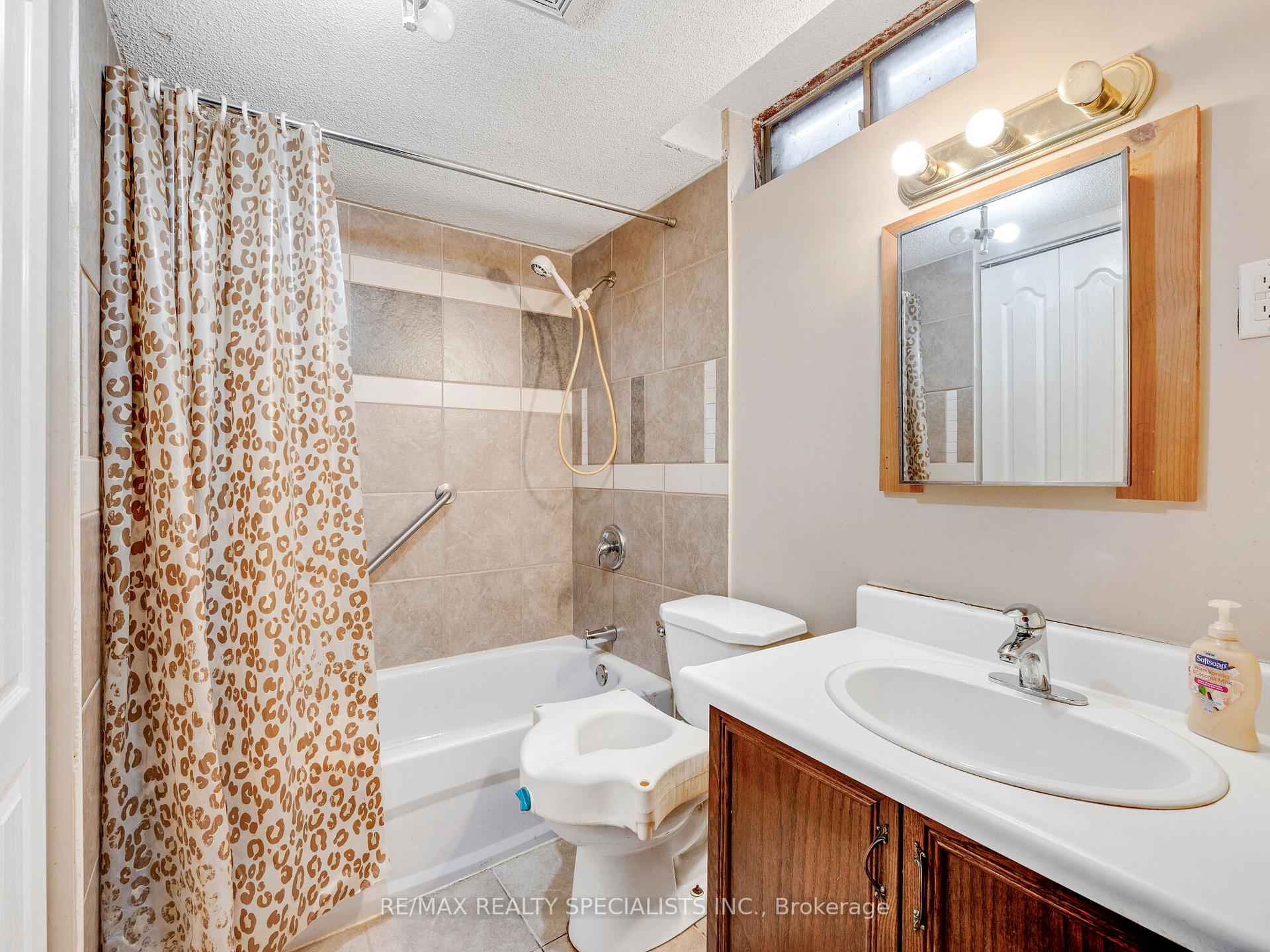 Photo 41 of 19 Blenheim Drive, Brampton, Heart Lake East — HOMEH
