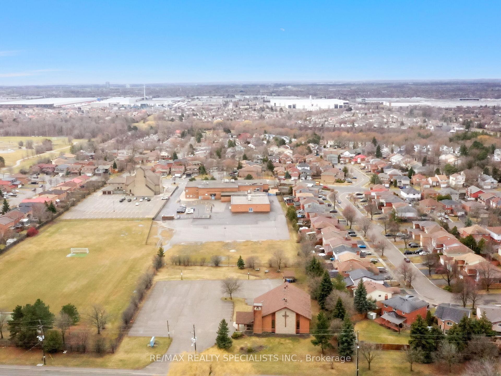 Photo 49 of 19 Blenheim Drive, Brampton, Heart Lake East — HOMEH