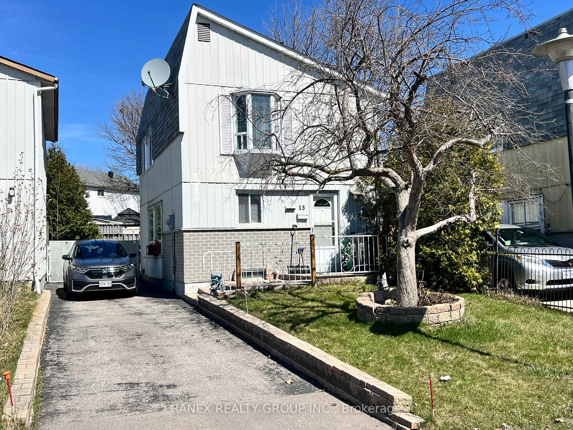 Photo 1 of 13 Grasspoint Square, Brampton, Northgate — HOMEH