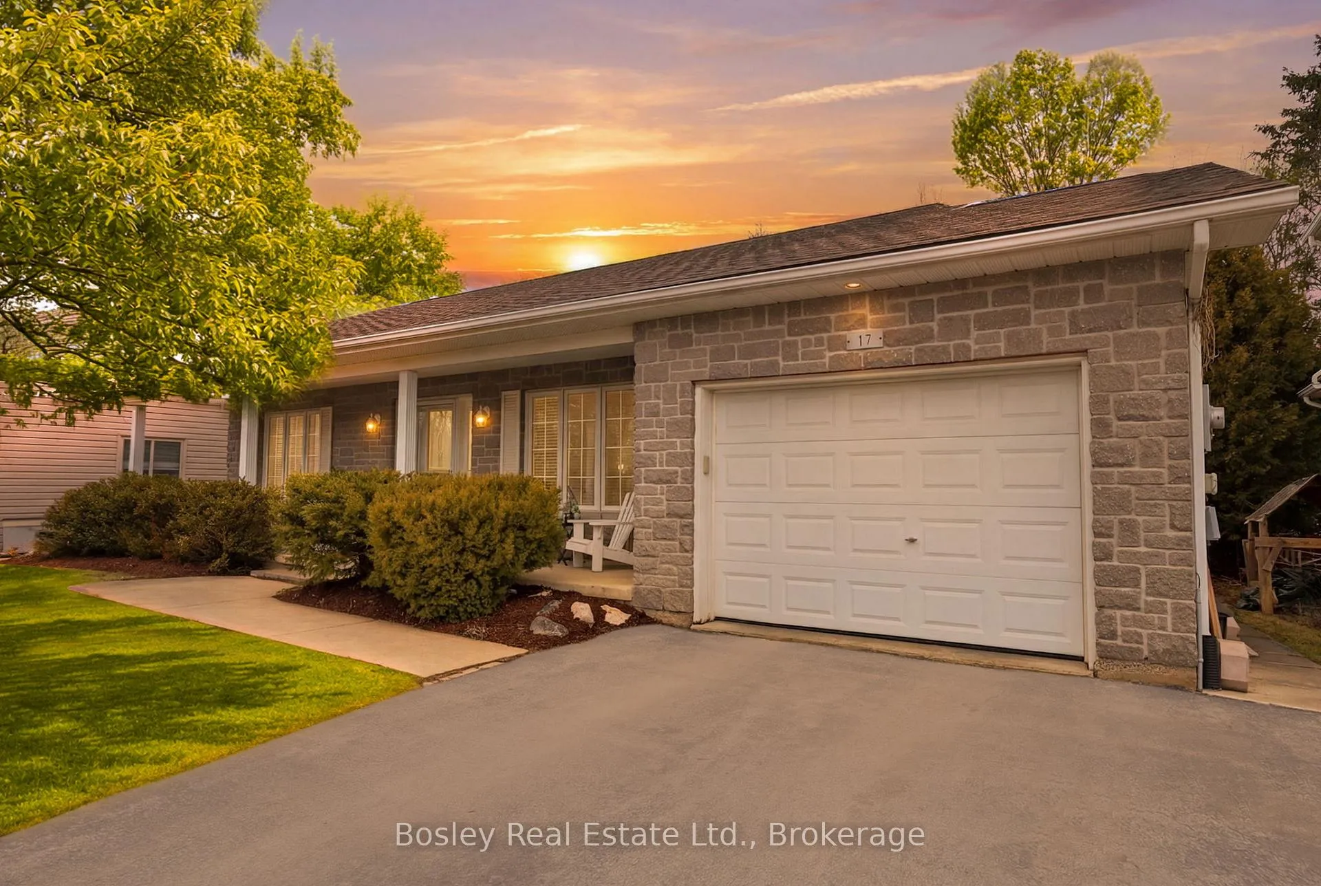 Front of 17 Ridge Creek Drive W