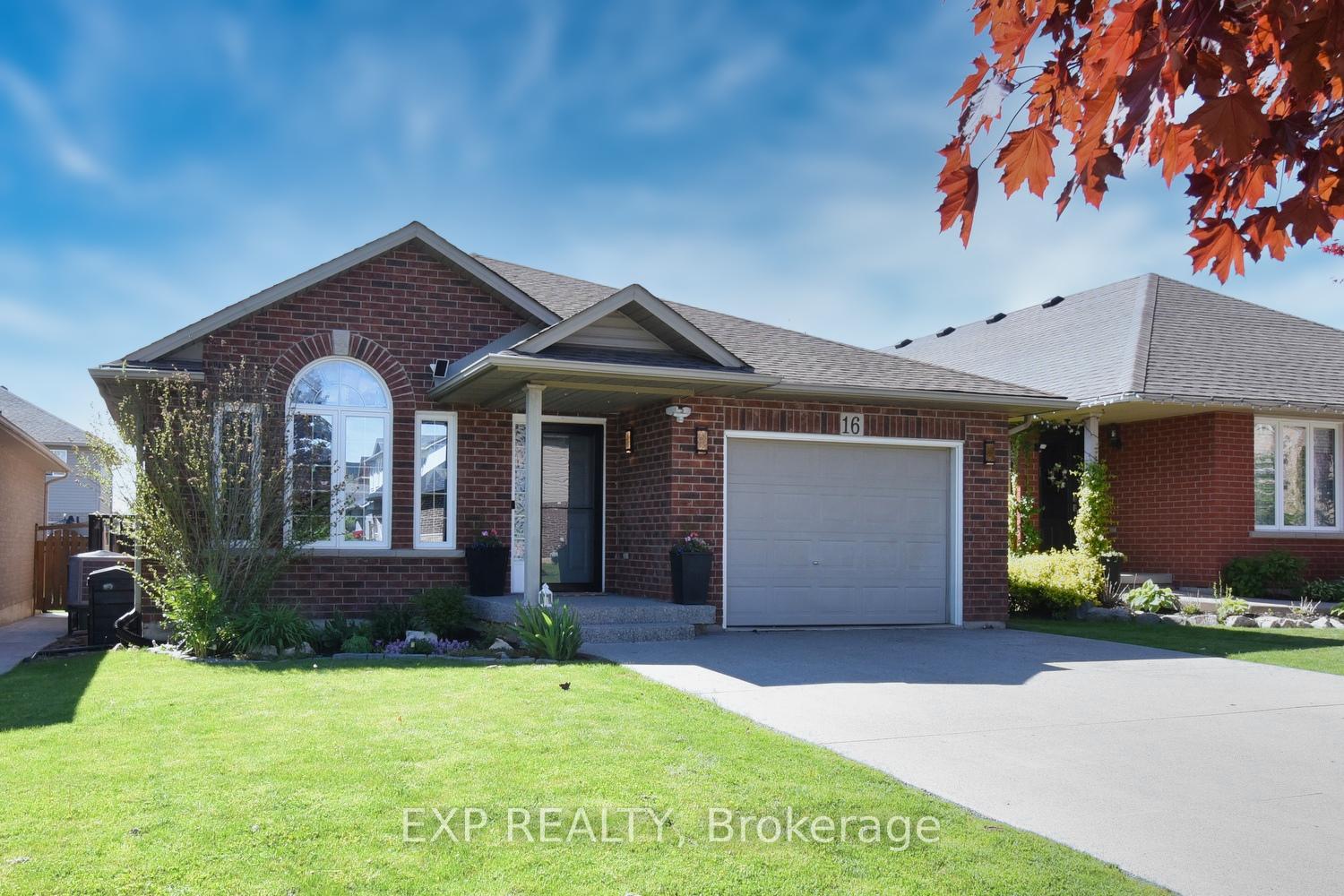 Photo 2 of 16 Hollybank Way, Hamilton, Mount Hope — HOMEH