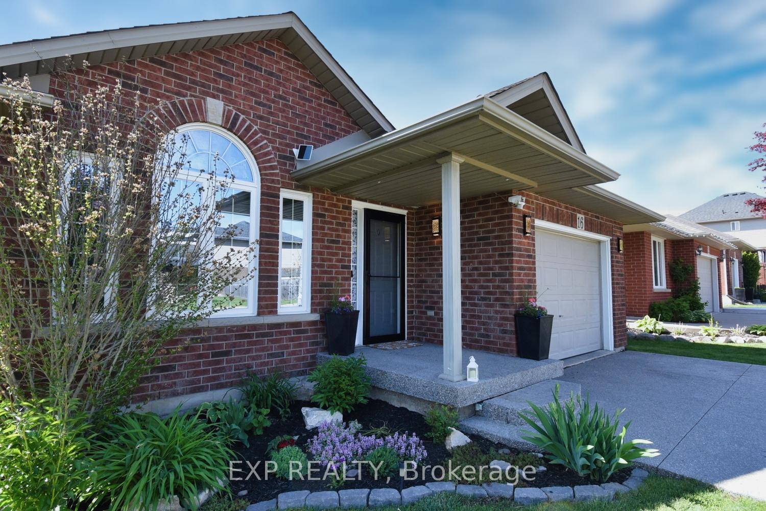 Photo 3 of 16 Hollybank Way, Hamilton, Mount Hope — HOMEH