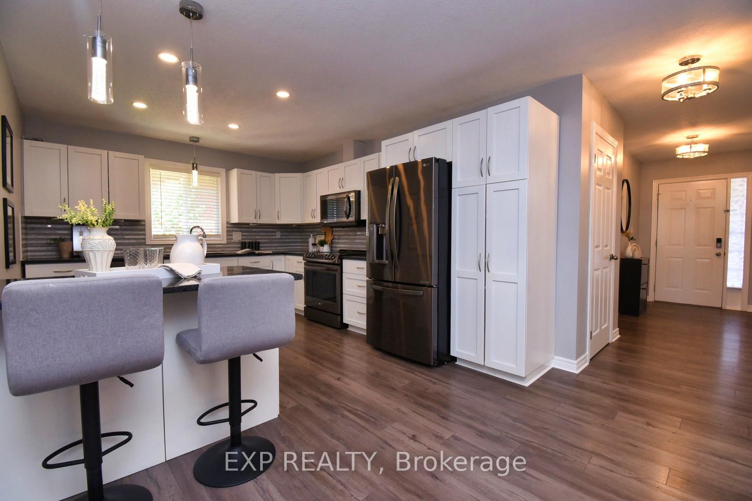 Photo 9 of 16 Hollybank Way, Hamilton, Mount Hope — HOMEH