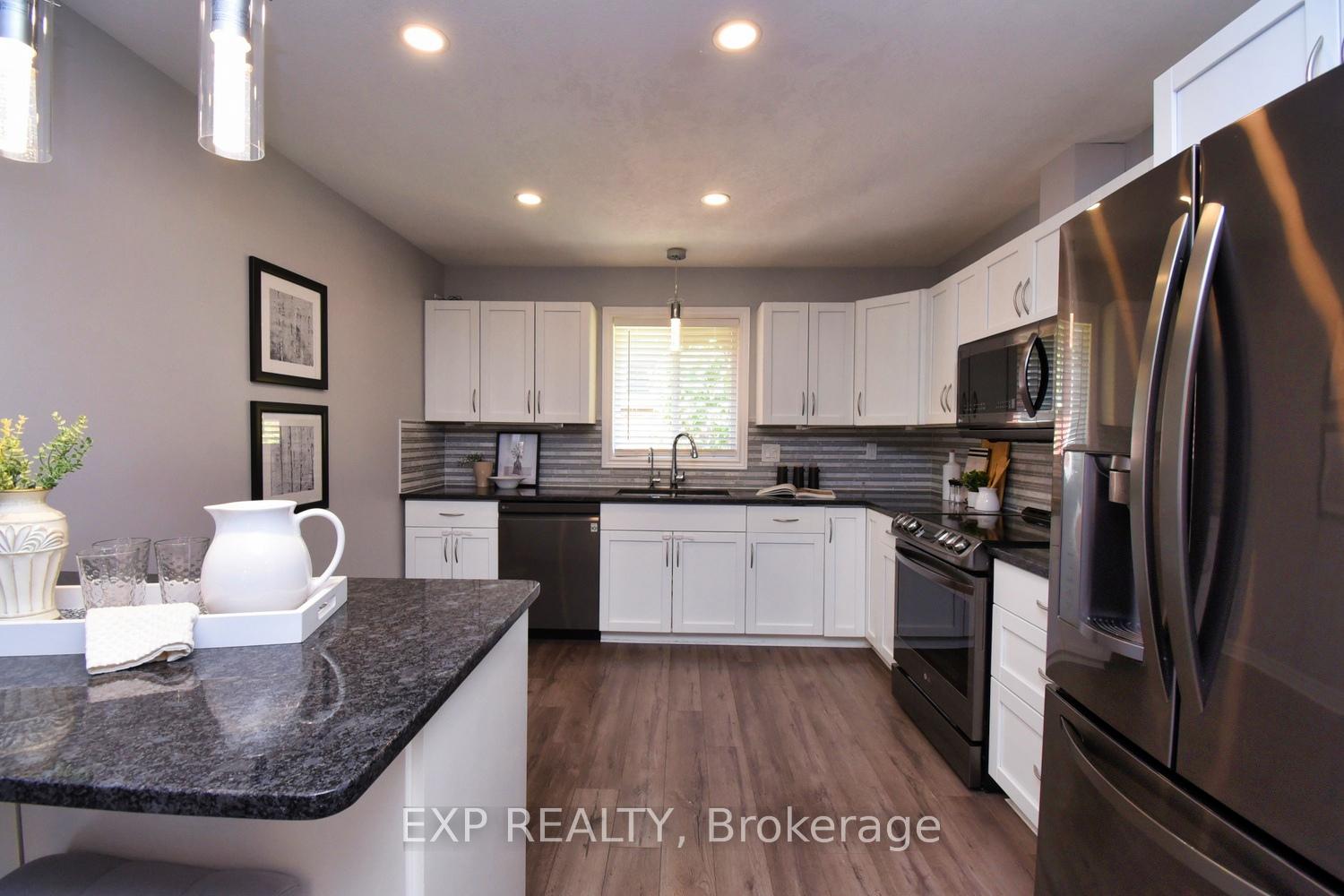 Photo 11 of 16 Hollybank Way, Hamilton, Mount Hope — HOMEH