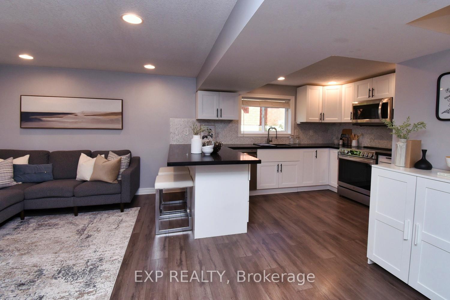 Photo 21 of 16 Hollybank Way, Hamilton, Mount Hope — HOMEH