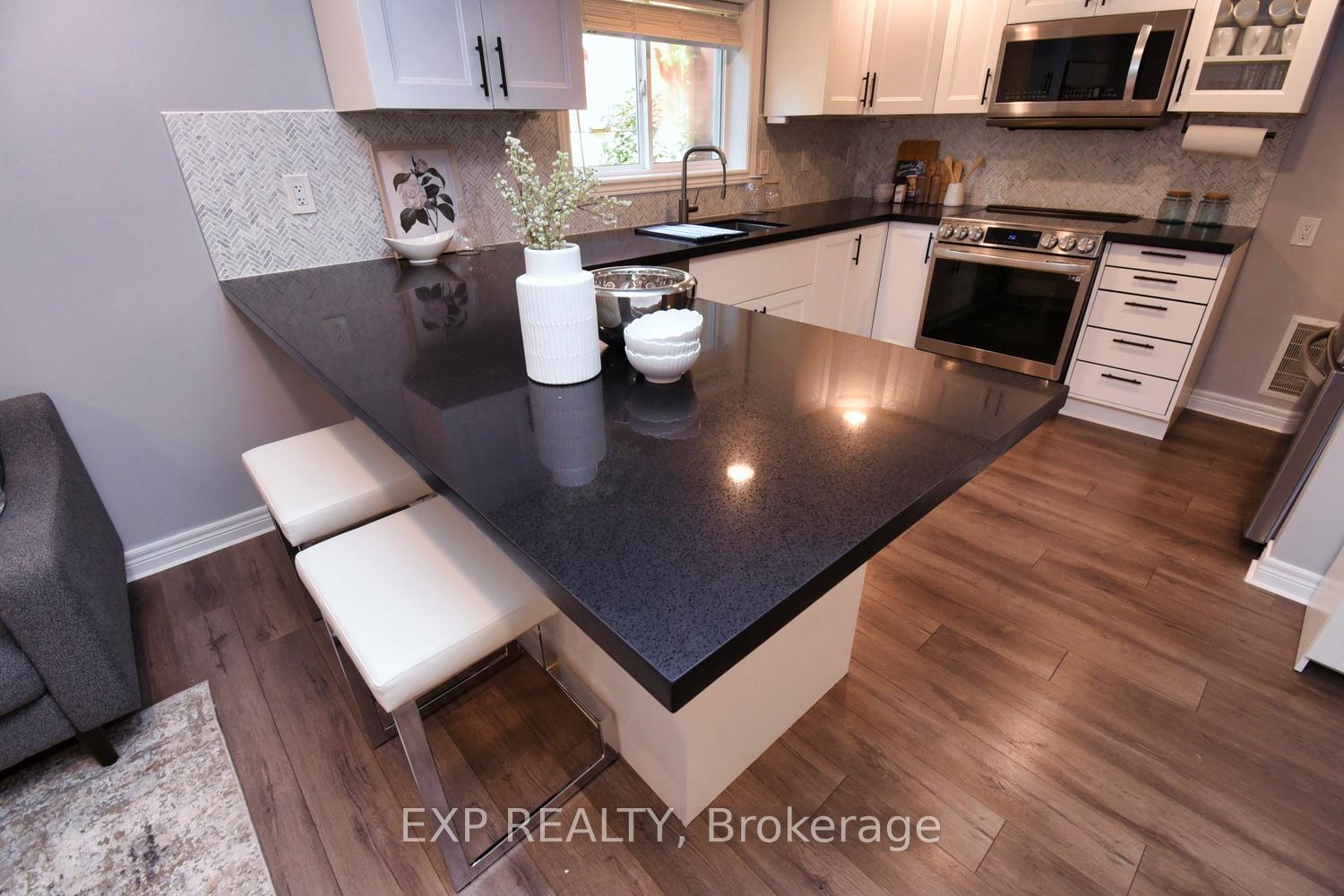 Photo 22 of 16 Hollybank Way, Hamilton, Mount Hope — HOMEH