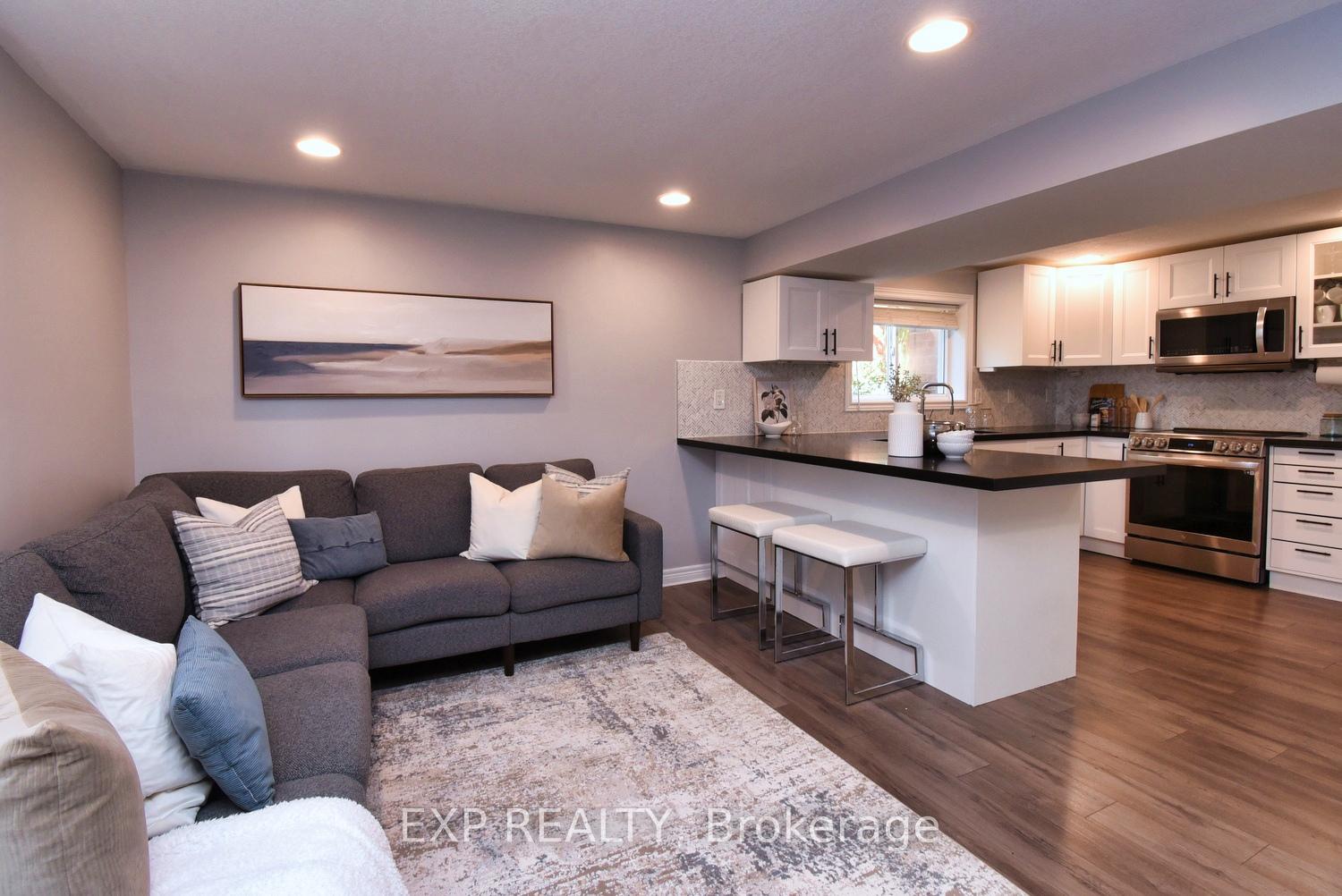 Photo 25 of 16 Hollybank Way, Hamilton, Mount Hope — HOMEH