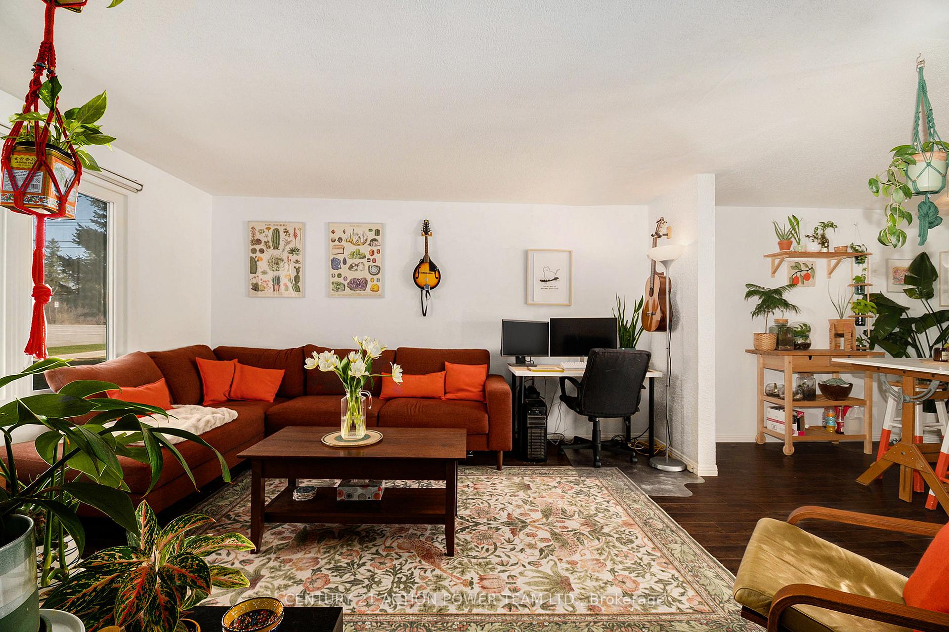 Photo 5 of Unit 125 (E), 1554 E Beaverpond Drive, Ottawa, Pineview — HOMEH