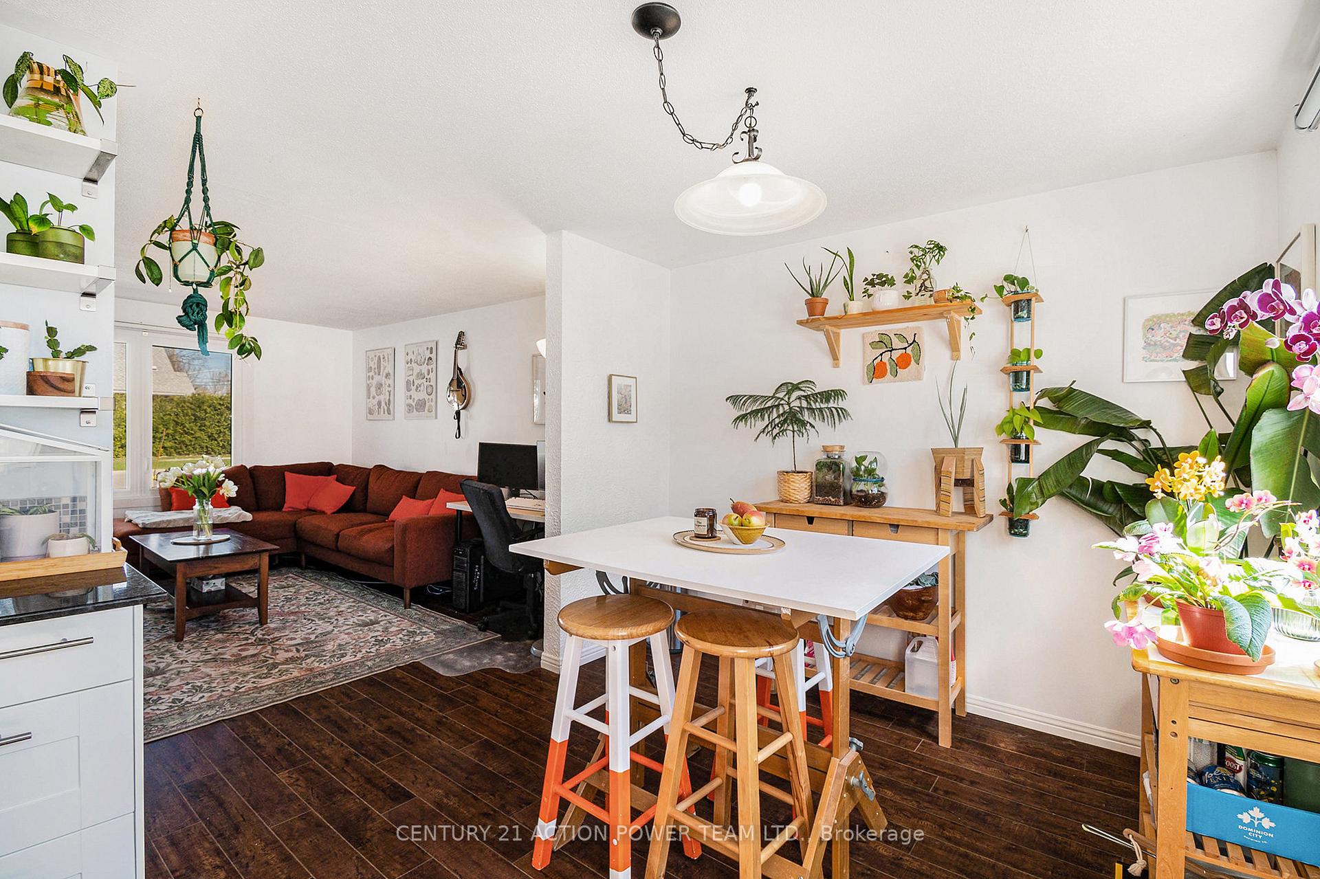 Photo 7 of Unit 125 (E), 1554 E Beaverpond Drive, Ottawa, Pineview — HOMEH
