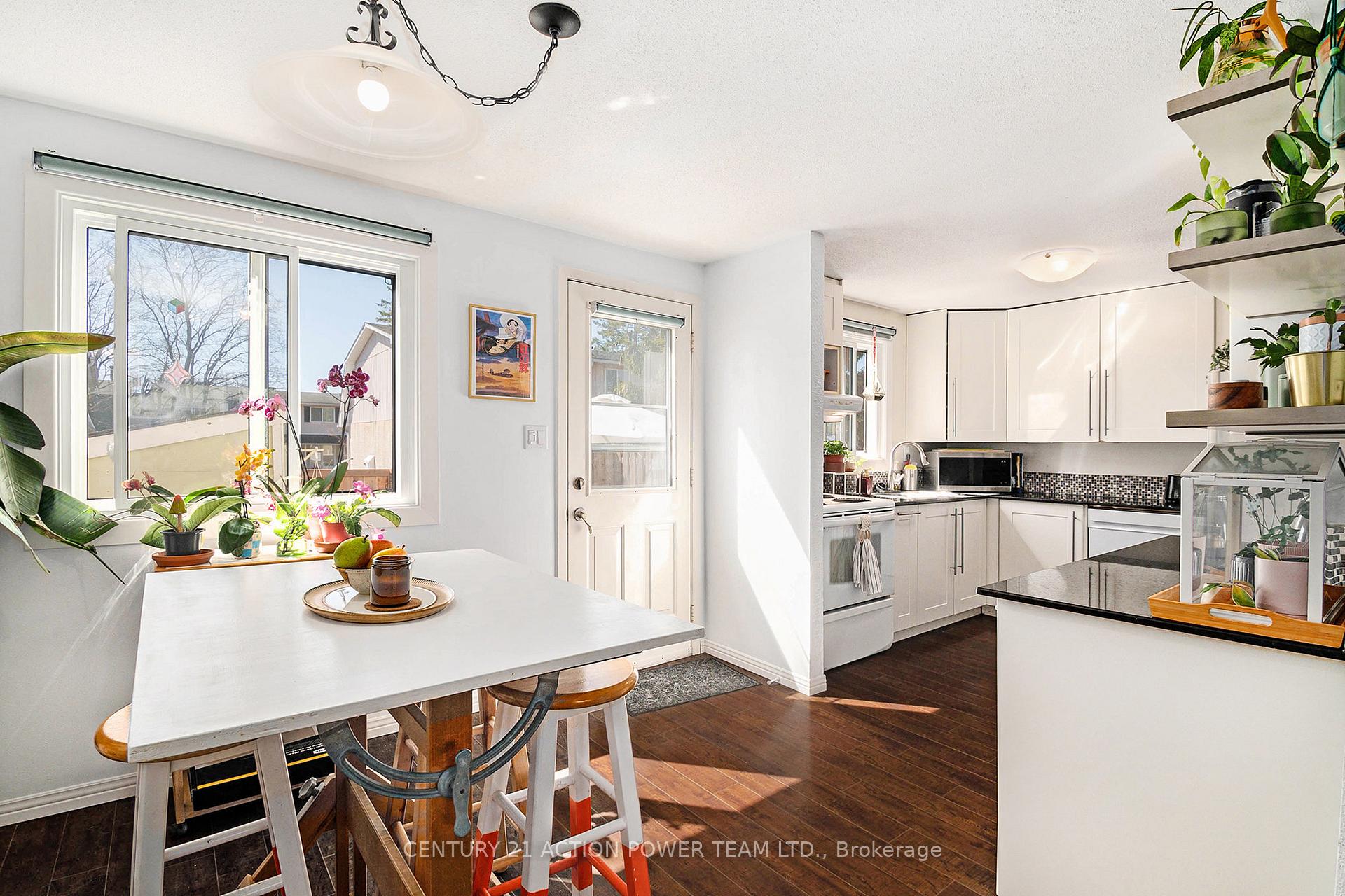 Photo 8 of Unit 125 (E), 1554 E Beaverpond Drive, Ottawa, Pineview — HOMEH