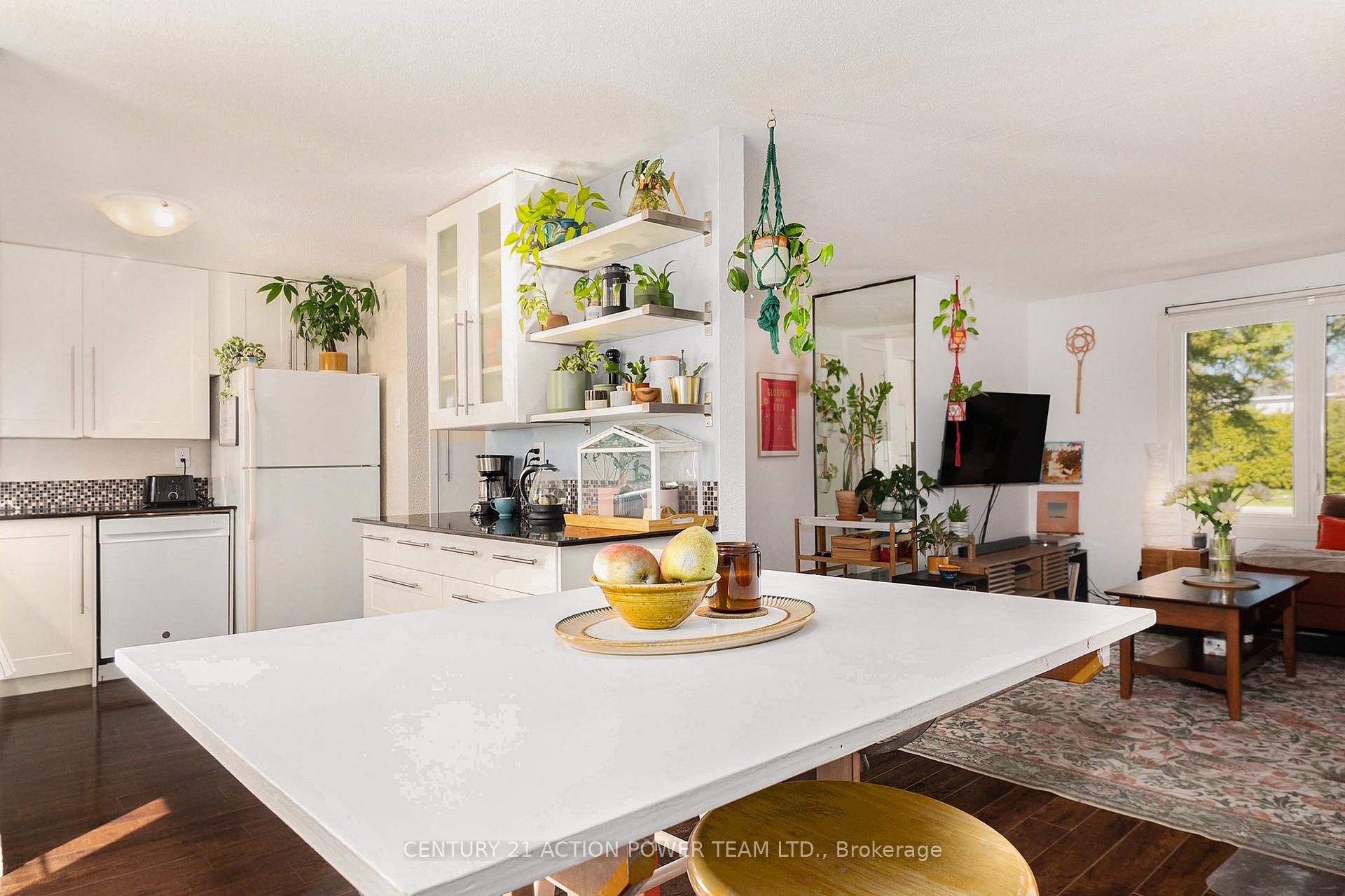 Photo 9 of Unit 125 (E), 1554 E Beaverpond Drive, Ottawa, Pineview — HOMEH