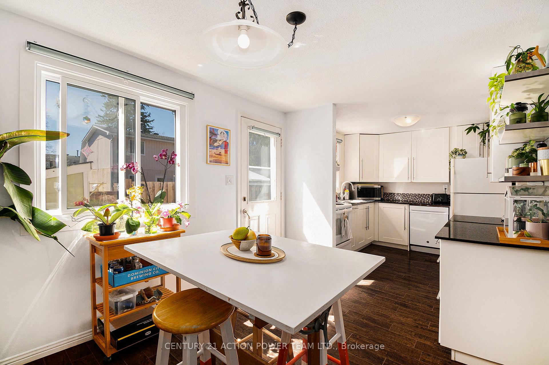 Photo 10 of Unit 125 (E), 1554 E Beaverpond Drive, Ottawa, Pineview — HOMEH