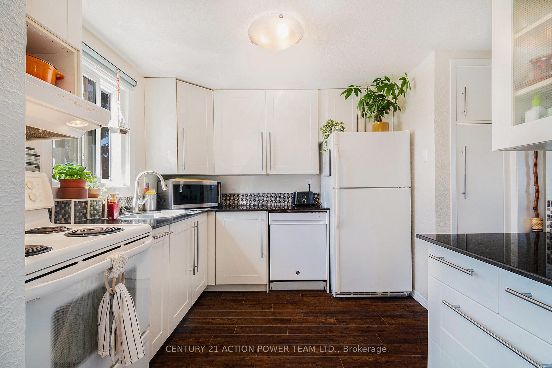 Photo 11 of Unit 125 (E), 1554 E Beaverpond Drive, Ottawa, Pineview — HOMEH