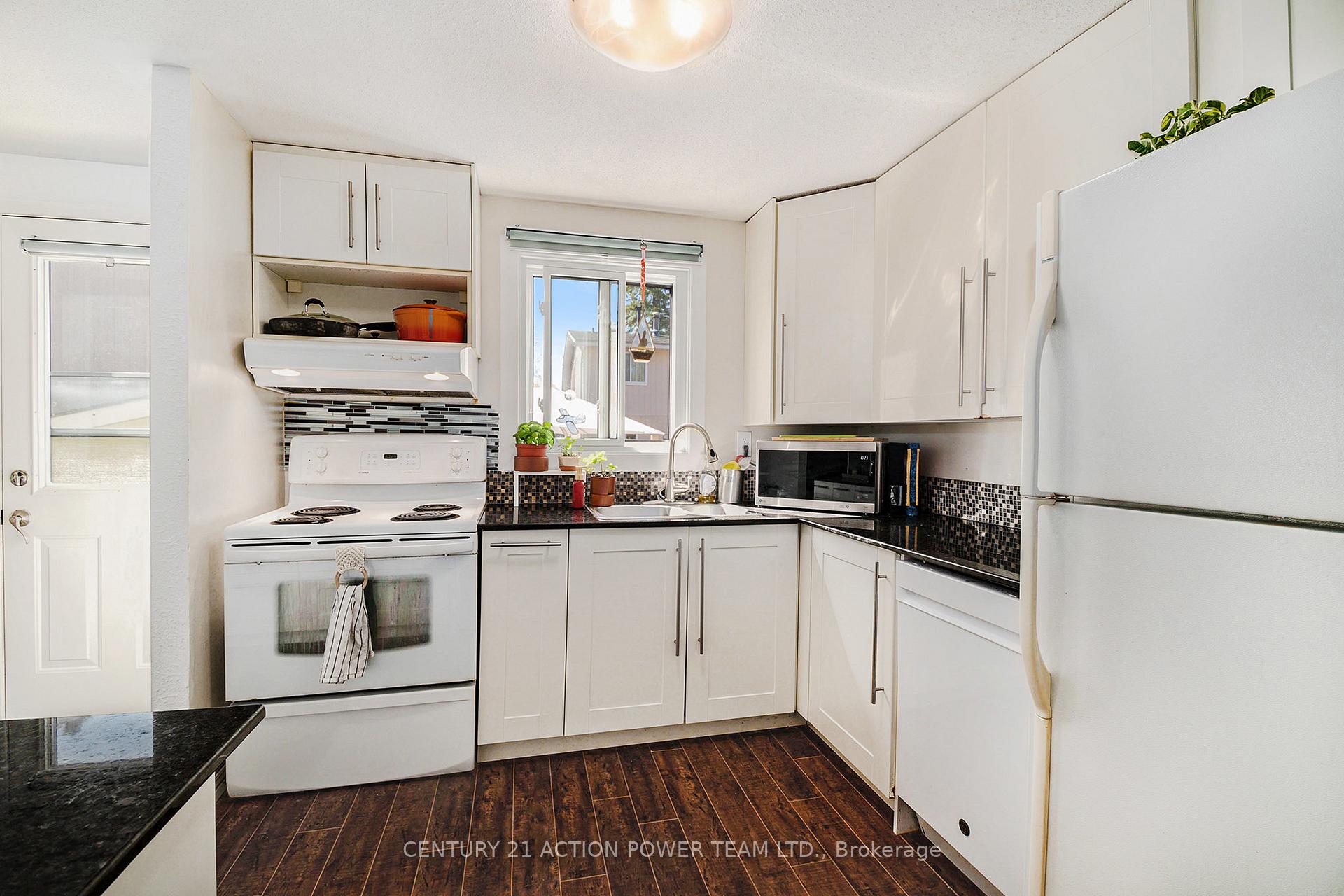 Photo 12 of Unit 125 (E), 1554 E Beaverpond Drive, Ottawa, Pineview — HOMEH