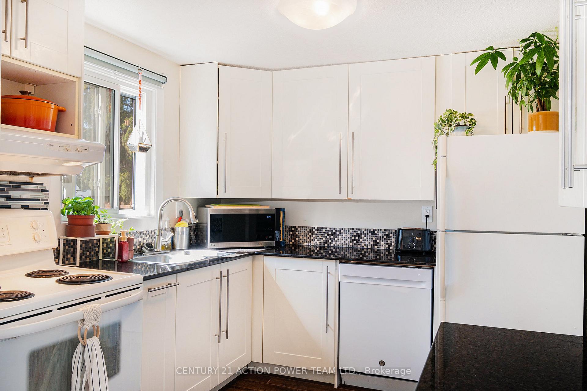 Photo 13 of Unit 125 (E), 1554 E Beaverpond Drive, Ottawa, Pineview — HOMEH