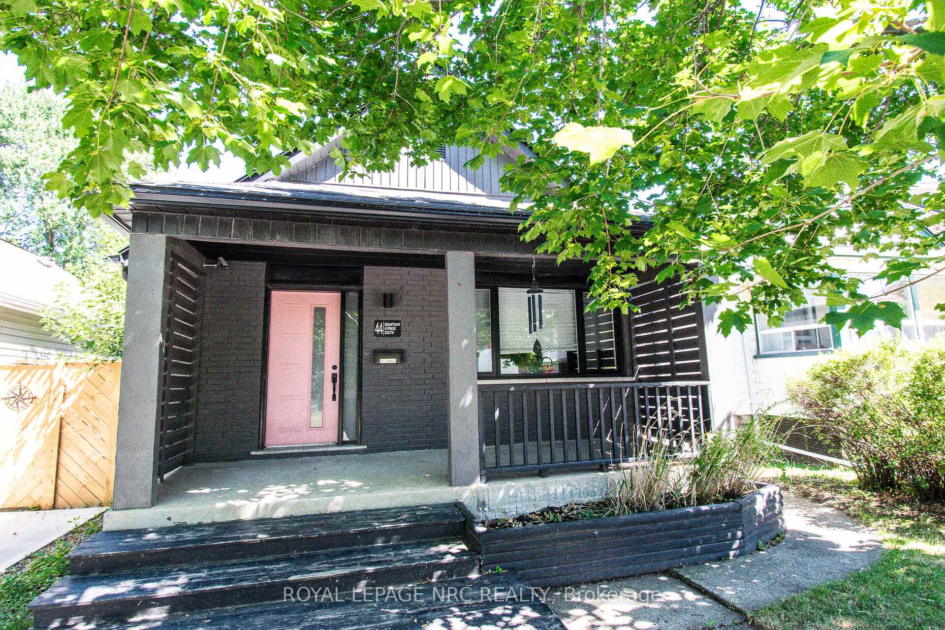 Photo 1 of 44 Grantham Avenue S, St. Catharines, E. Chester — HOMEH