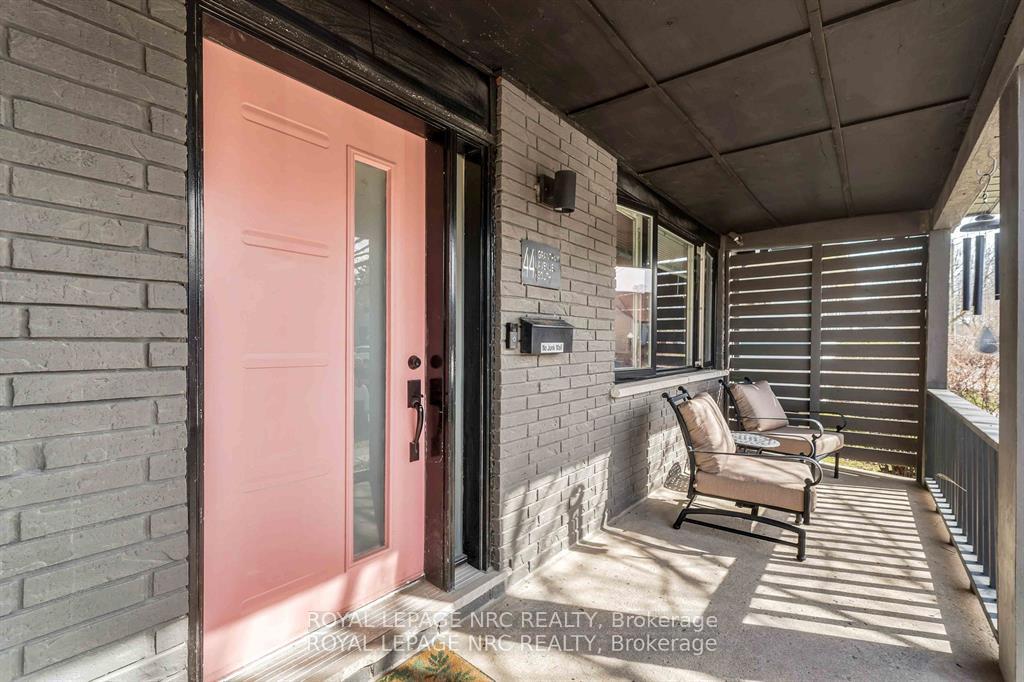 Photo 3 of 44 Grantham Avenue S, St. Catharines, E. Chester — HOMEH