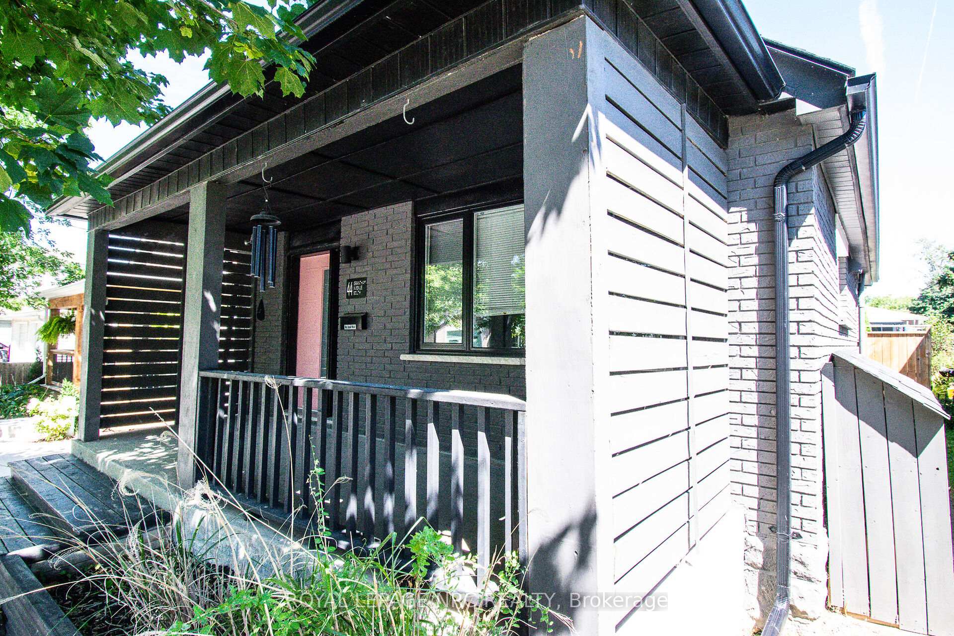 Photo 5 of 44 Grantham Avenue S, St. Catharines, E. Chester — HOMEH