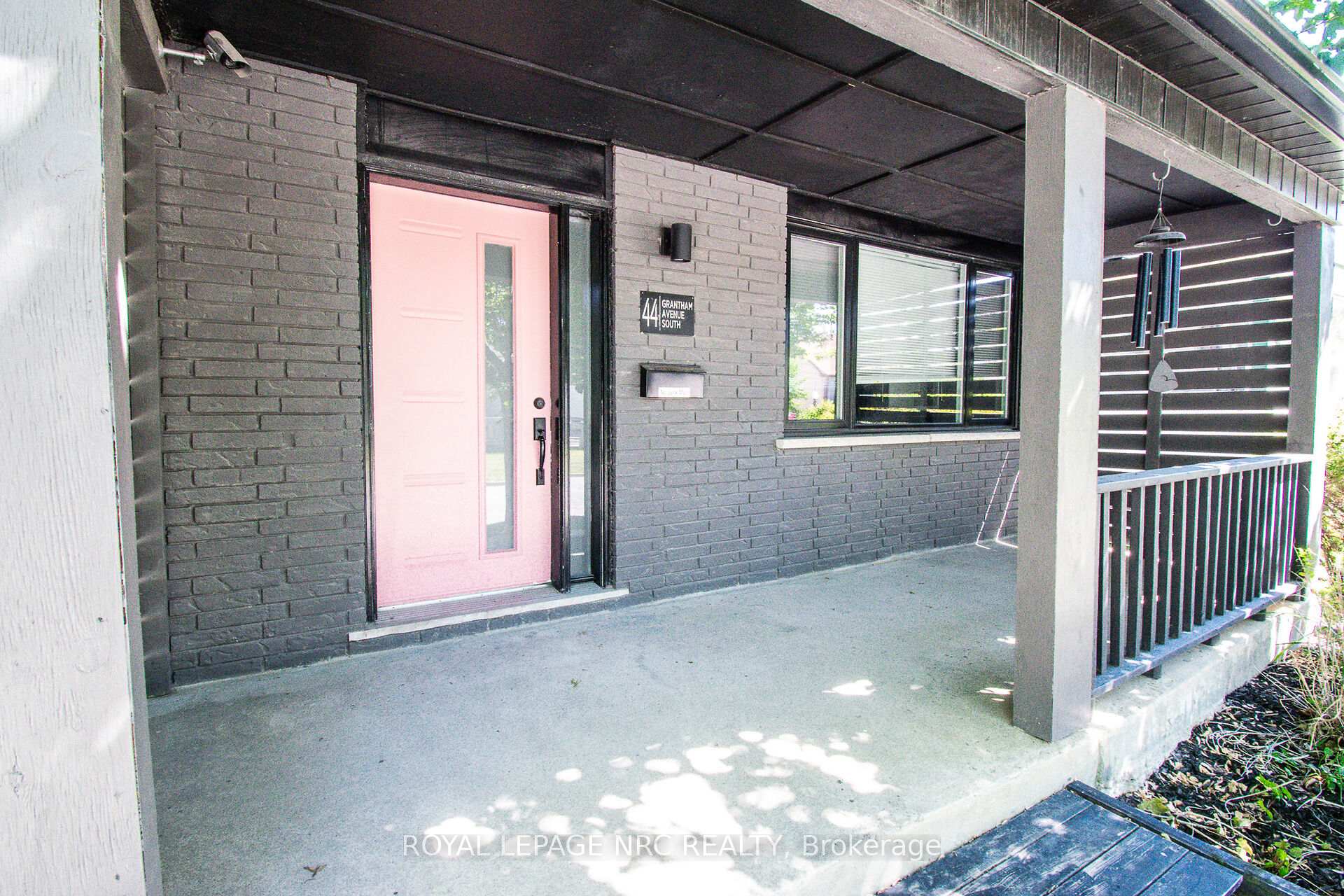 Photo 6 of 44 Grantham Avenue S, St. Catharines, E. Chester — HOMEH
