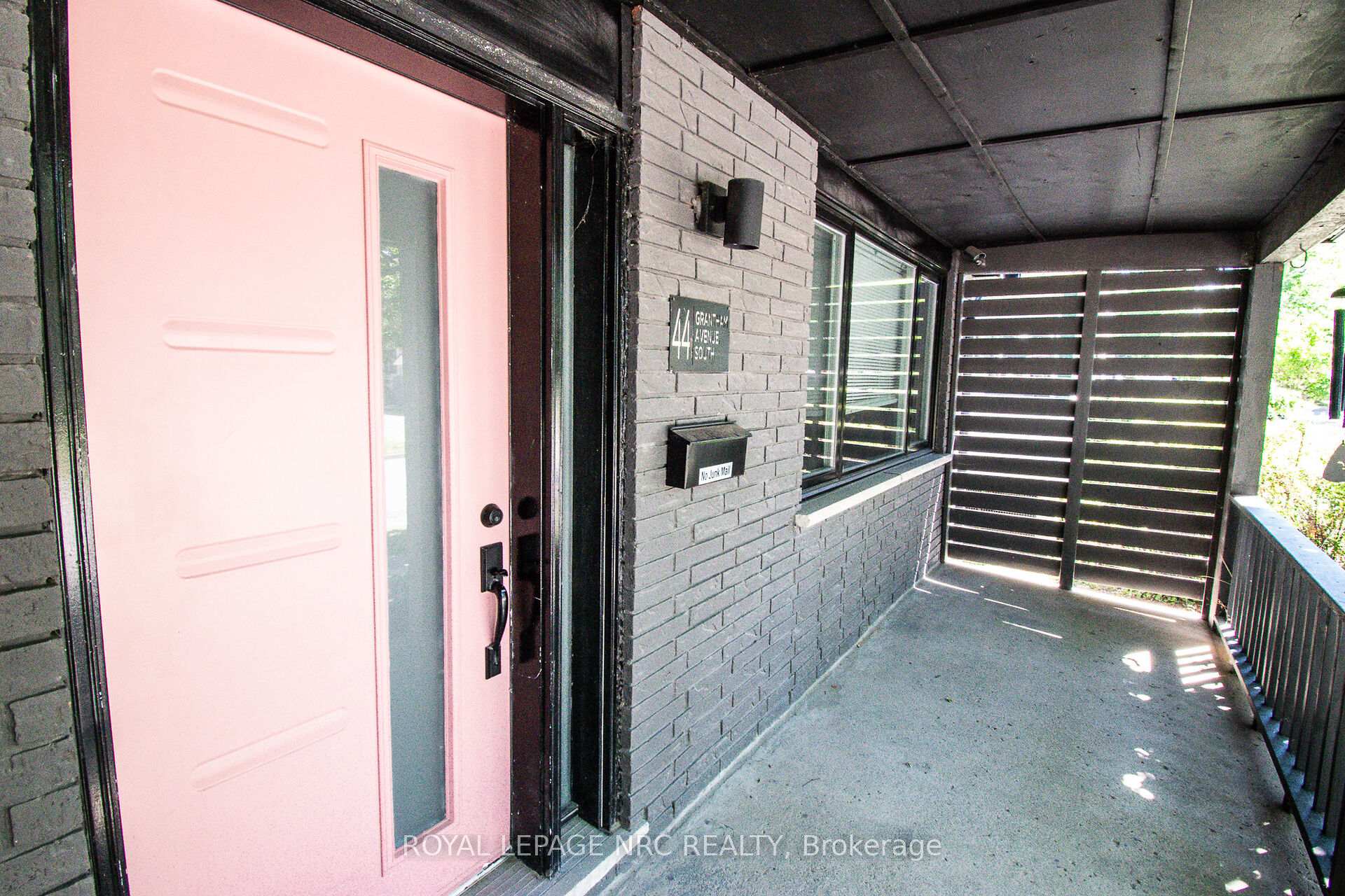 Photo 7 of 44 Grantham Avenue S, St. Catharines, E. Chester — HOMEH