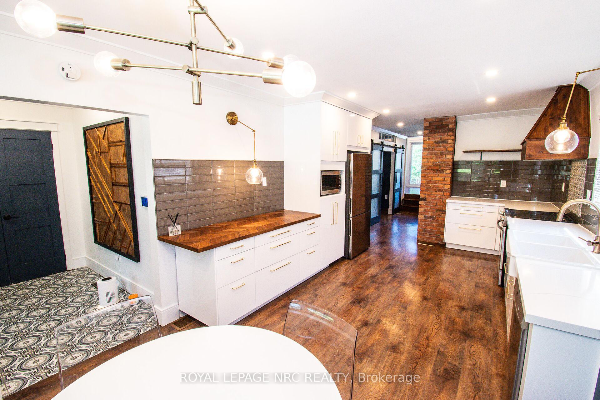 Photo 12 of 44 Grantham Avenue S, St. Catharines, E. Chester — HOMEH