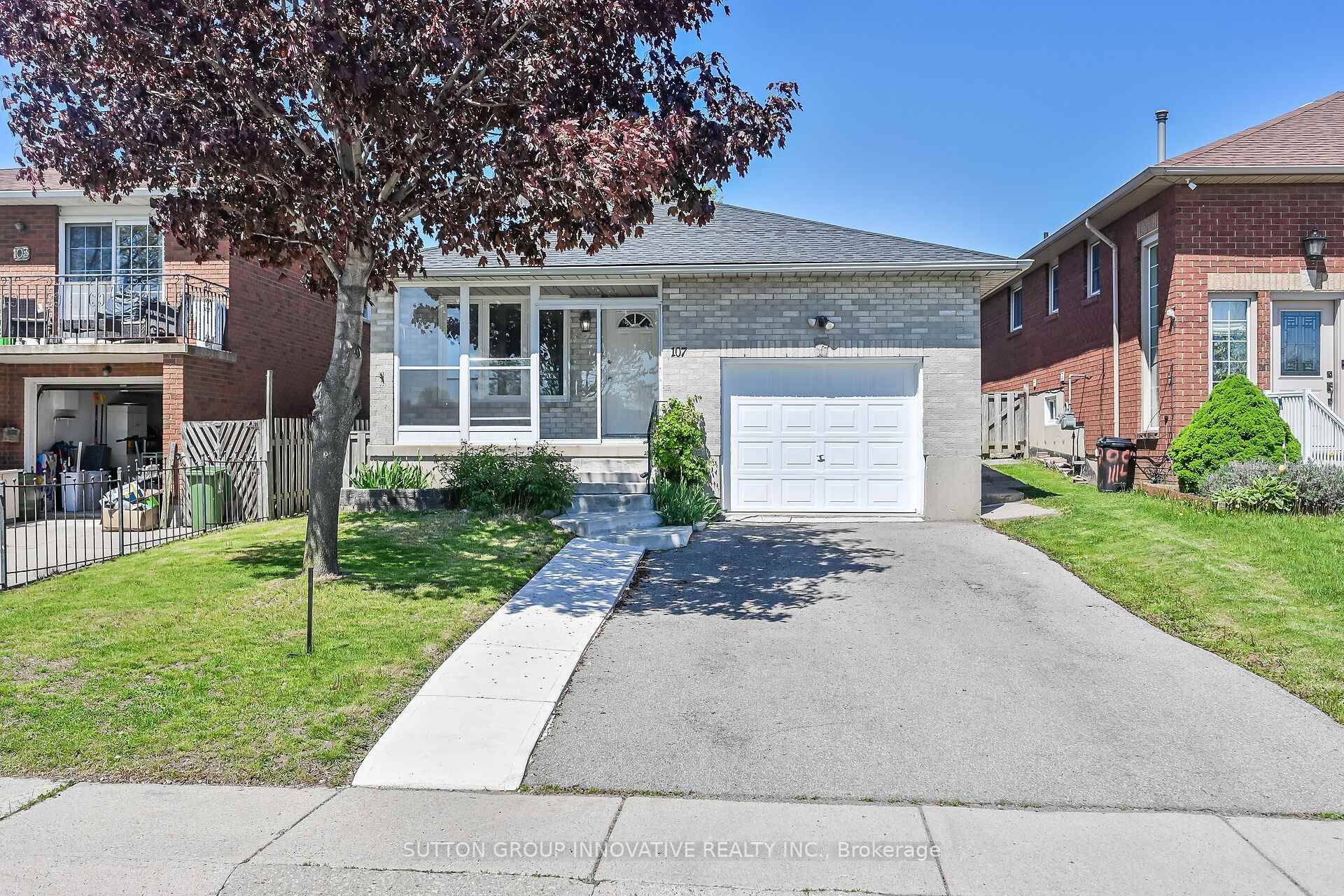 Photo 2 of 107 Leggett Crescent, Hamilton, Lawfield — HOMEH