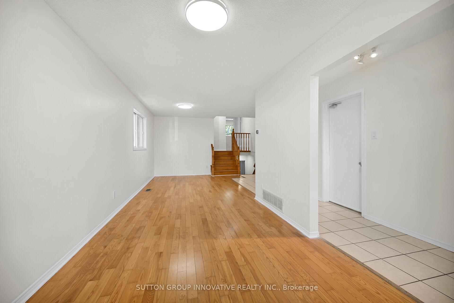 Photo 6 of 107 Leggett Crescent, Hamilton, Lawfield — HOMEH