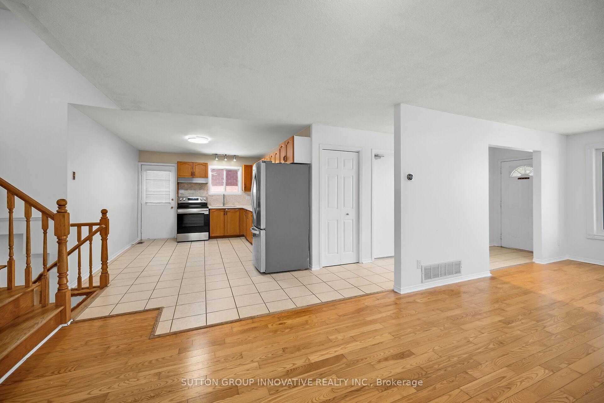 Photo 13 of 107 Leggett Crescent, Hamilton, Lawfield — HOMEH