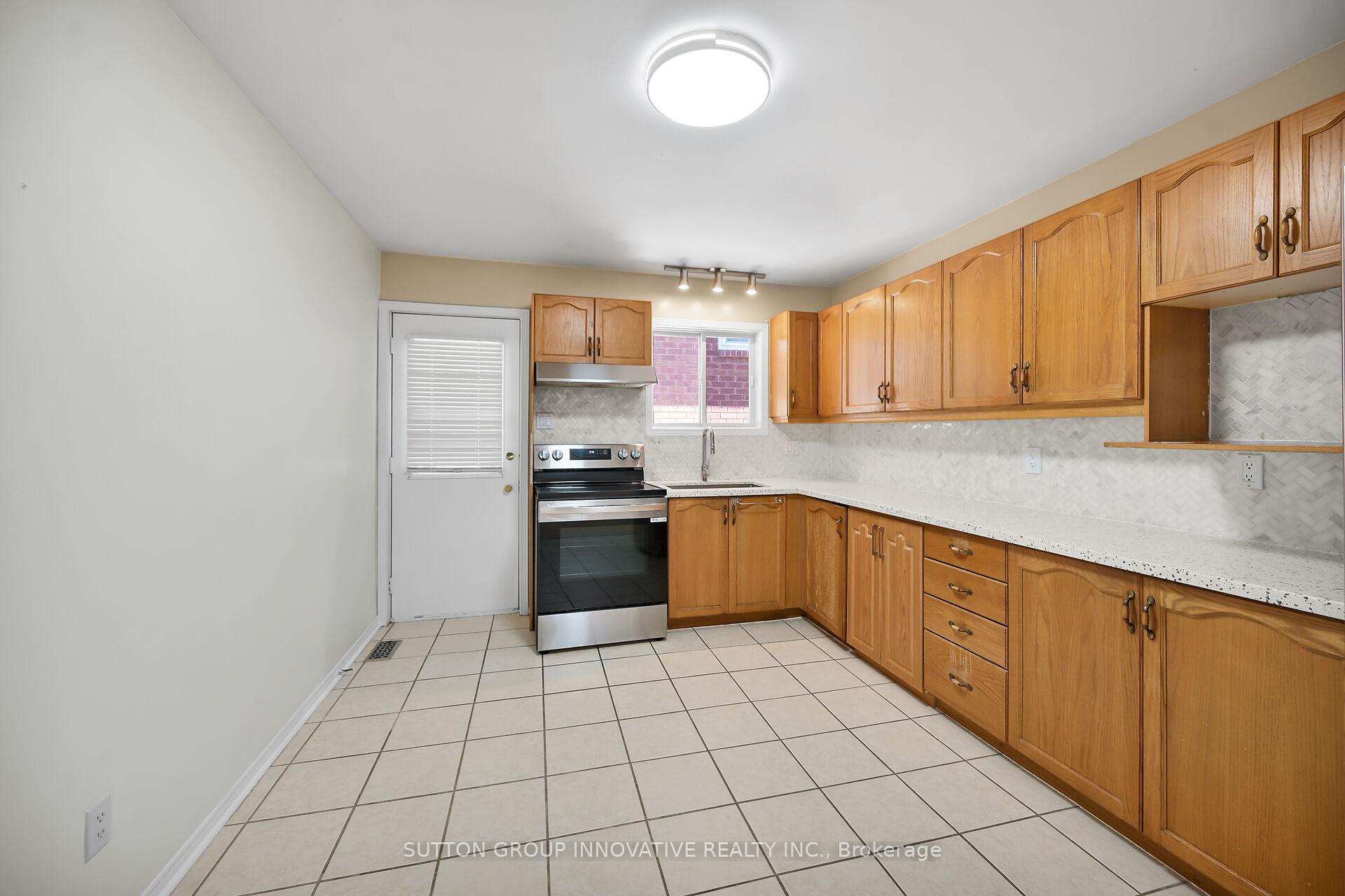 Photo 16 of 107 Leggett Crescent, Hamilton, Lawfield — HOMEH