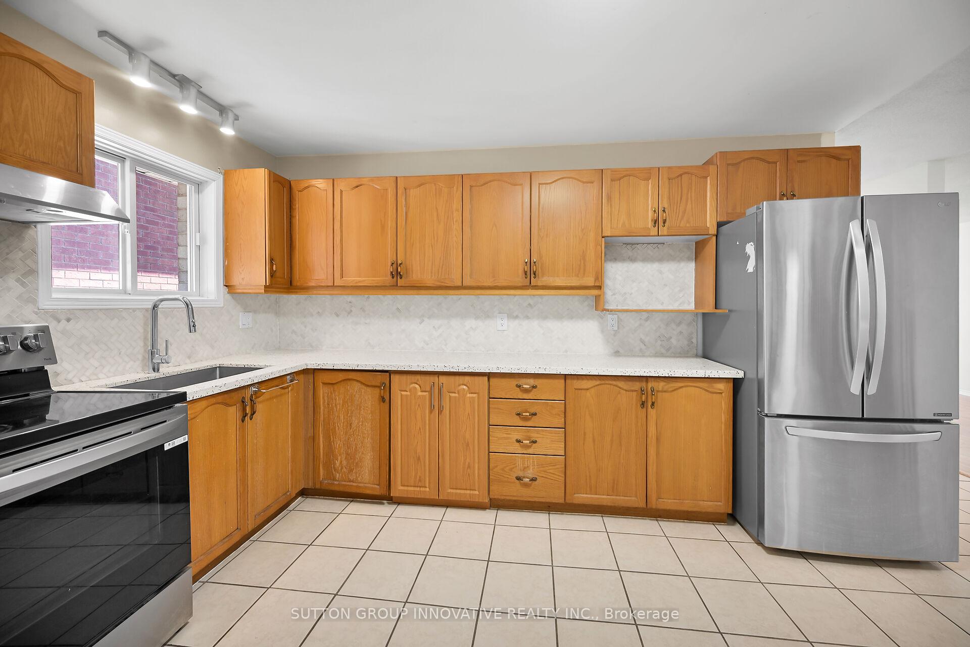 Photo 17 of 107 Leggett Crescent, Hamilton, Lawfield — HOMEH