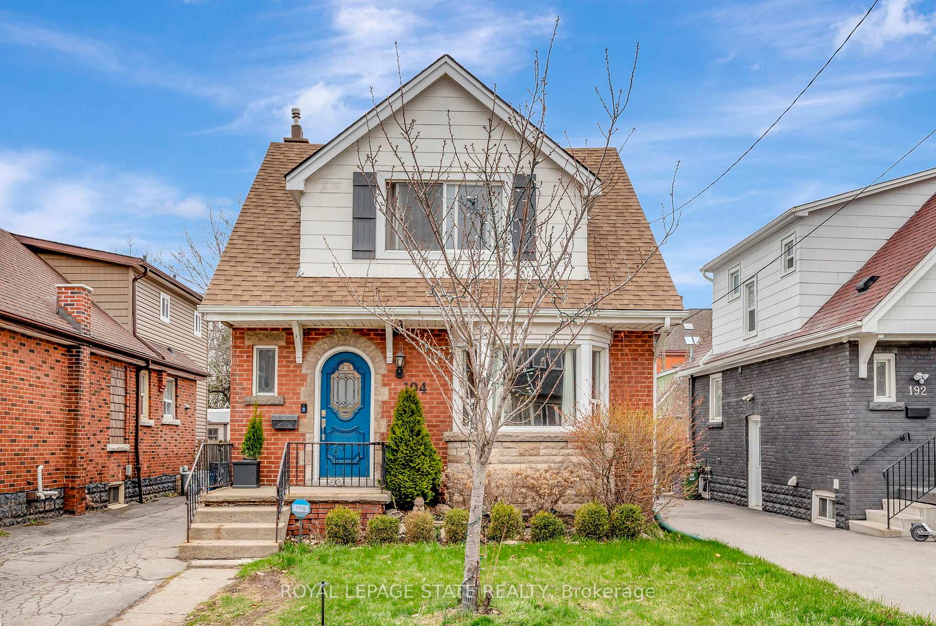 Front of 194 Wentworth Street S
