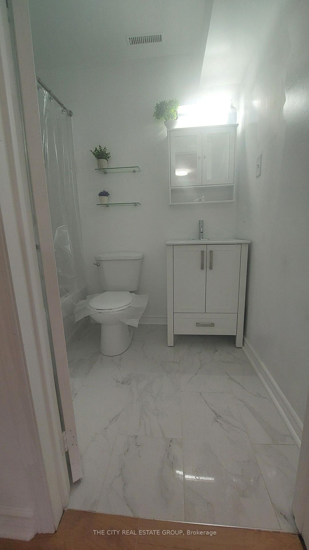 Photo 23 of Unit Bsmt, 22 Pineway Avenue, Georgina, Keswick South — HOMEH