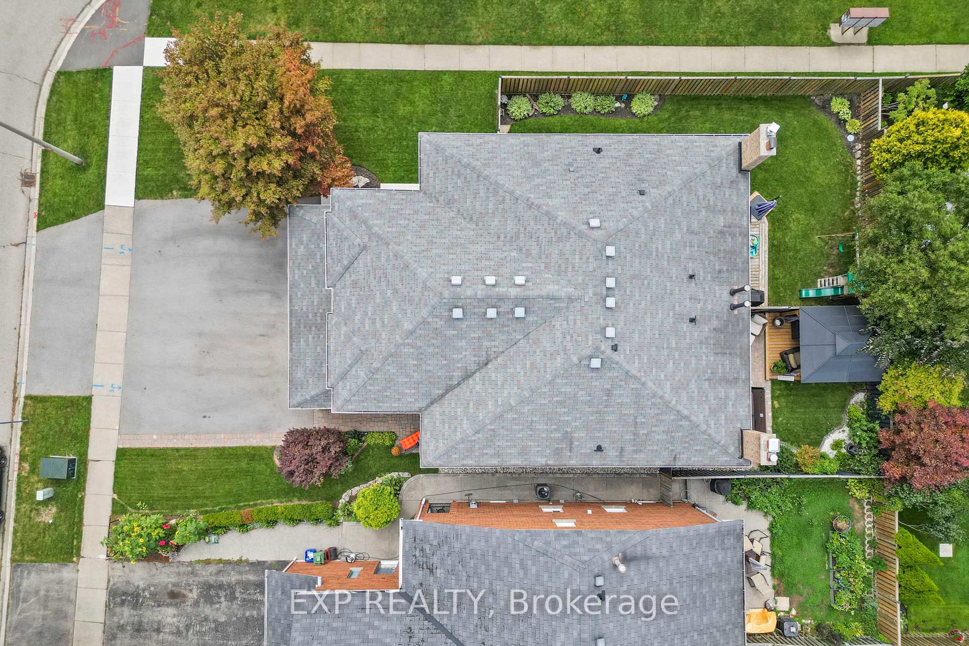Photo 3 of 55 Fellowes Crescent, Hamilton, Waterdown — HOMEH