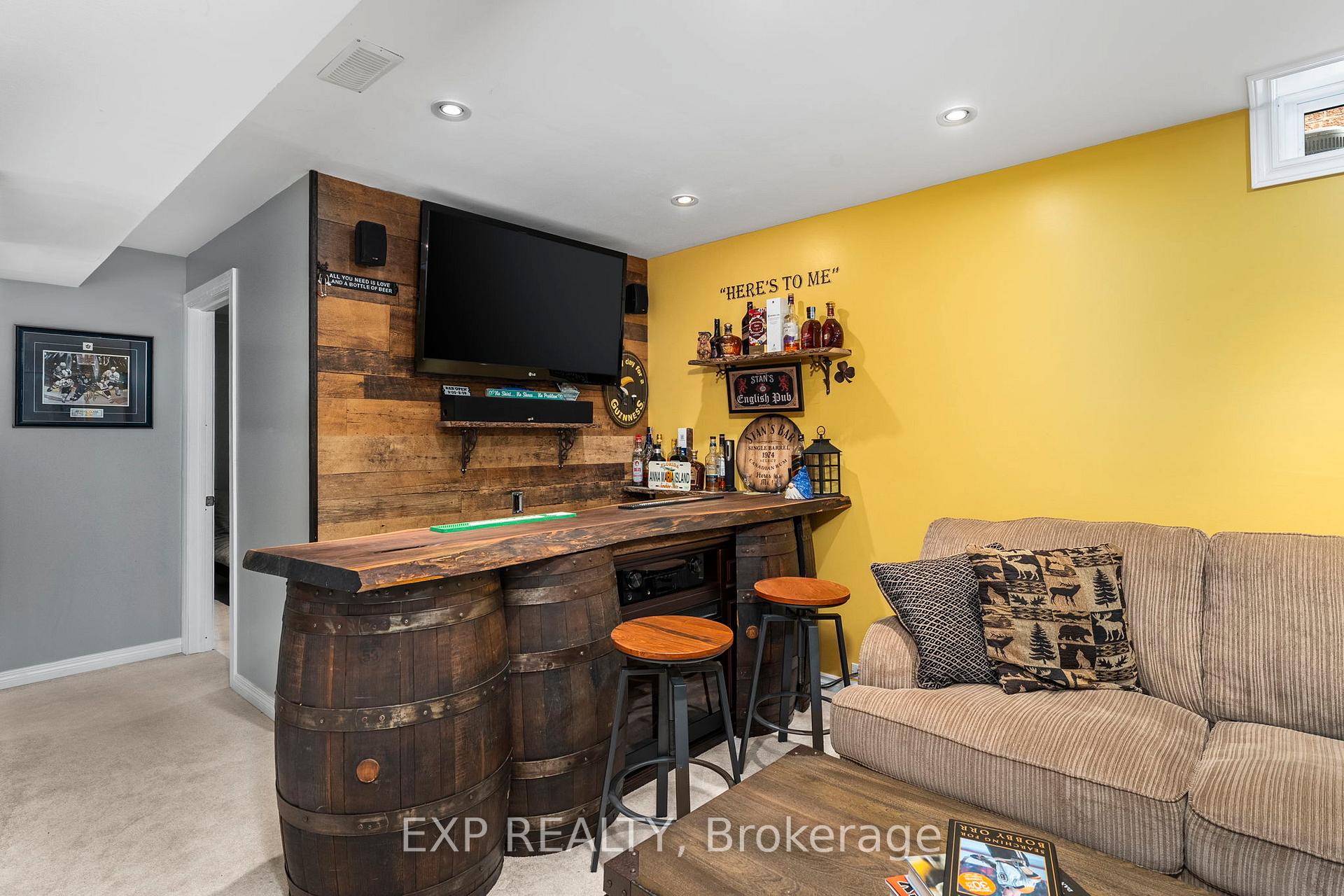 Photo 32 of 55 Fellowes Crescent, Hamilton, Waterdown — HOMEH