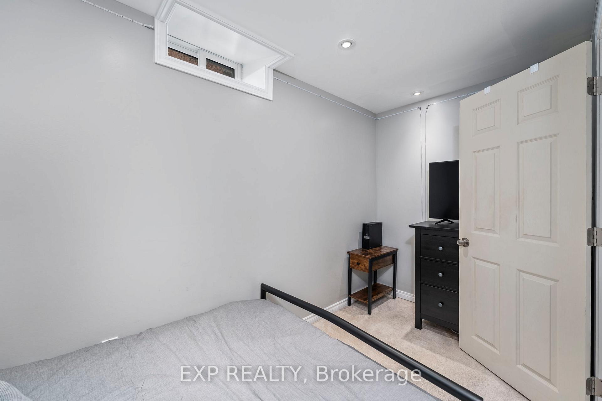 Photo 37 of 55 Fellowes Crescent, Hamilton, Waterdown — HOMEH