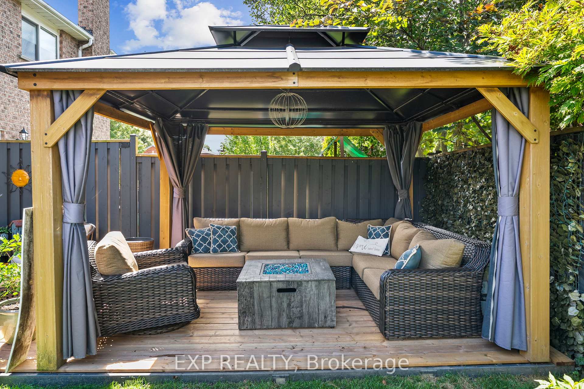 Photo 41 of 55 Fellowes Crescent, Hamilton, Waterdown — HOMEH