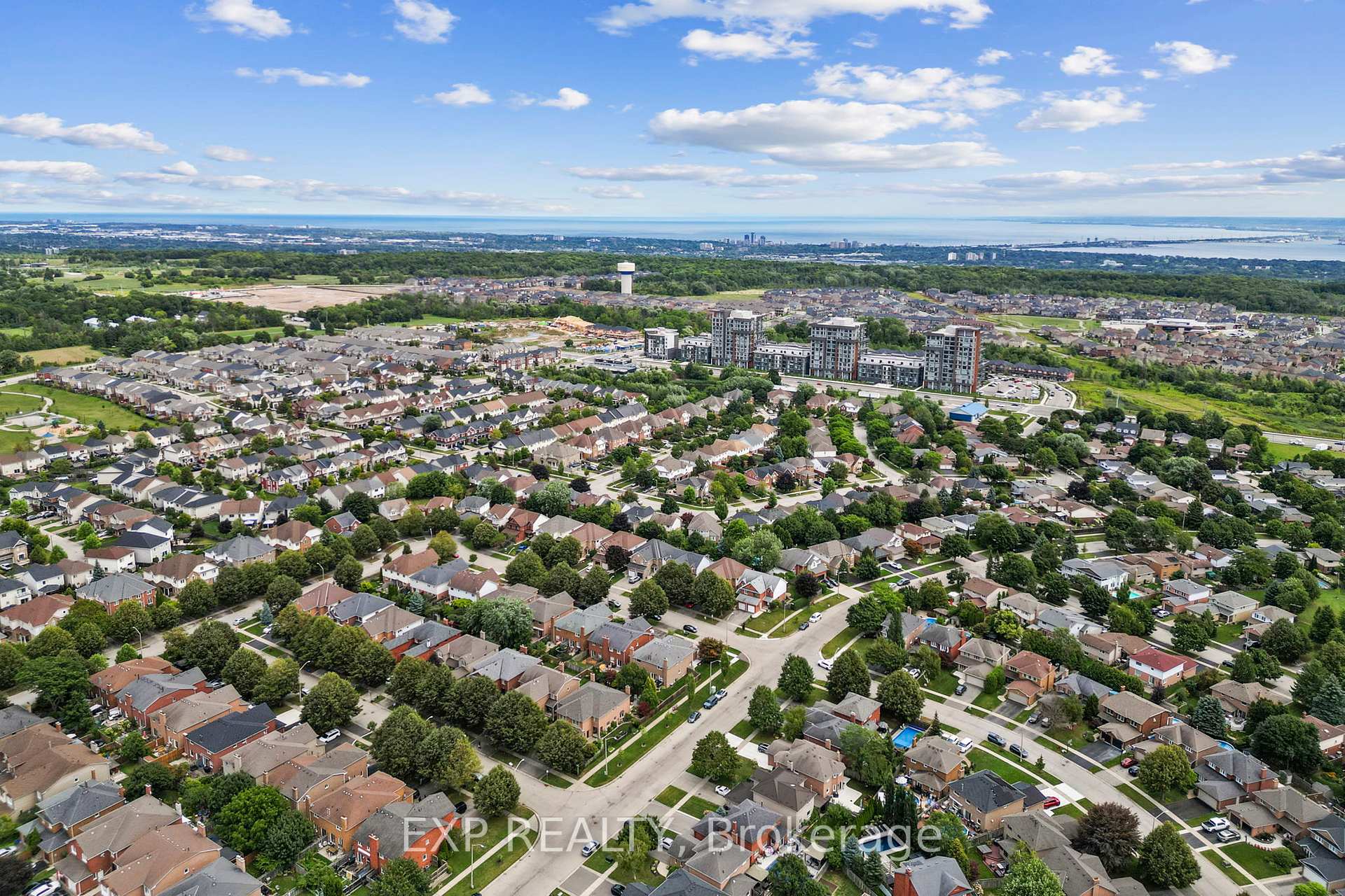 Photo 45 of 55 Fellowes Crescent, Hamilton, Waterdown — HOMEH