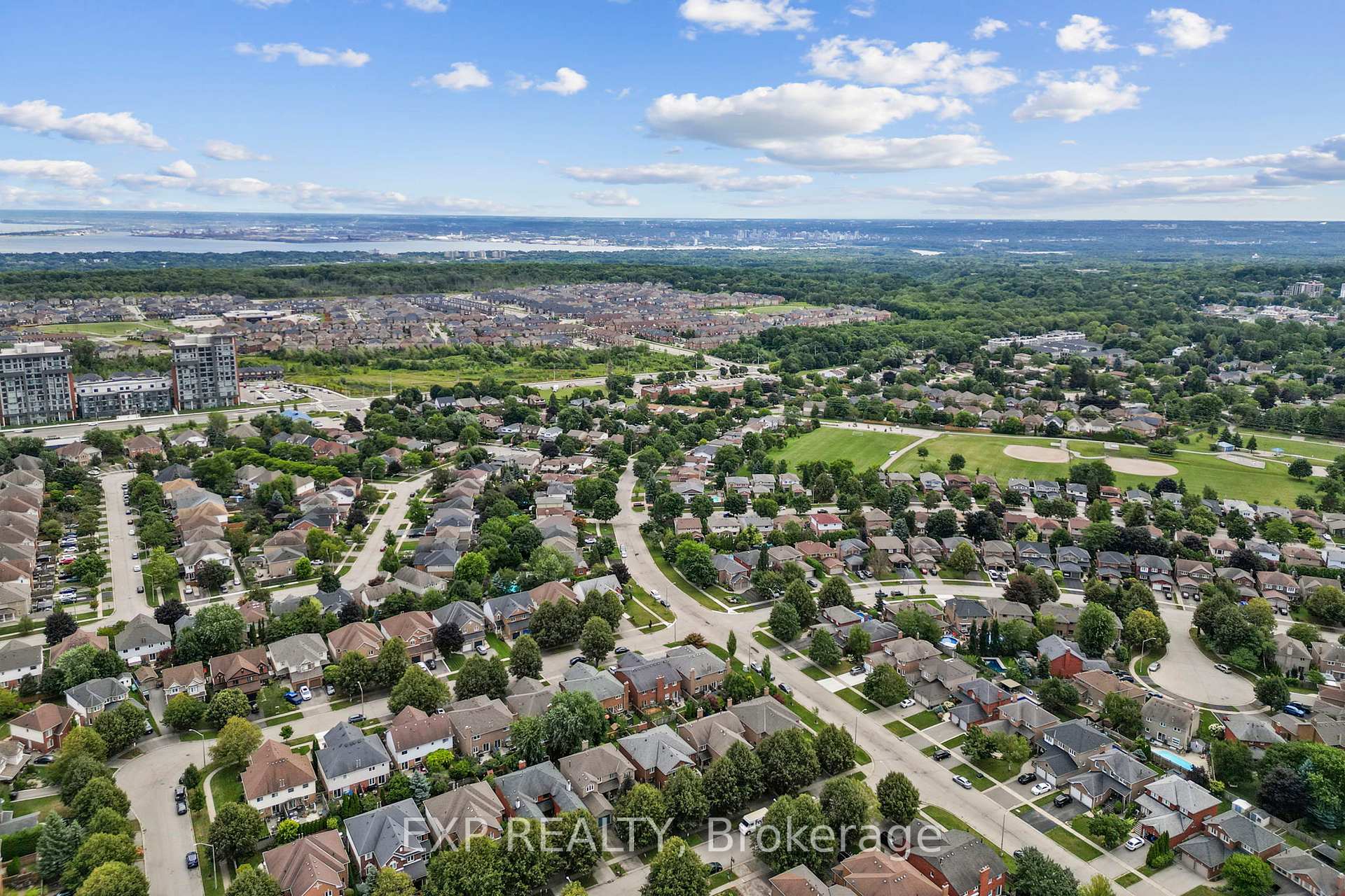 Photo 46 of 55 Fellowes Crescent, Hamilton, Waterdown — HOMEH